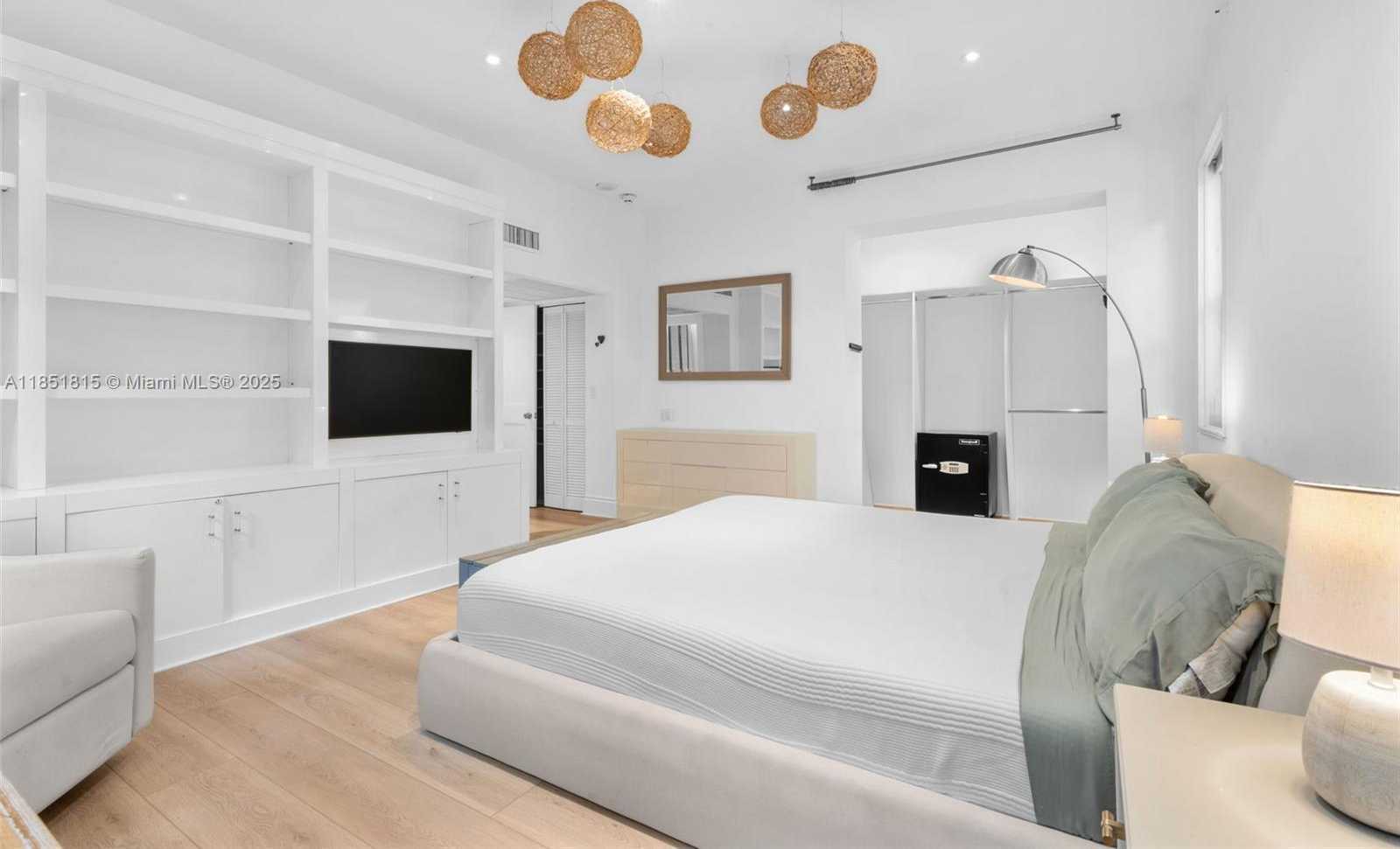Small Image of 200 OCEAN LANE DR #108, Key Biscayne Number 26