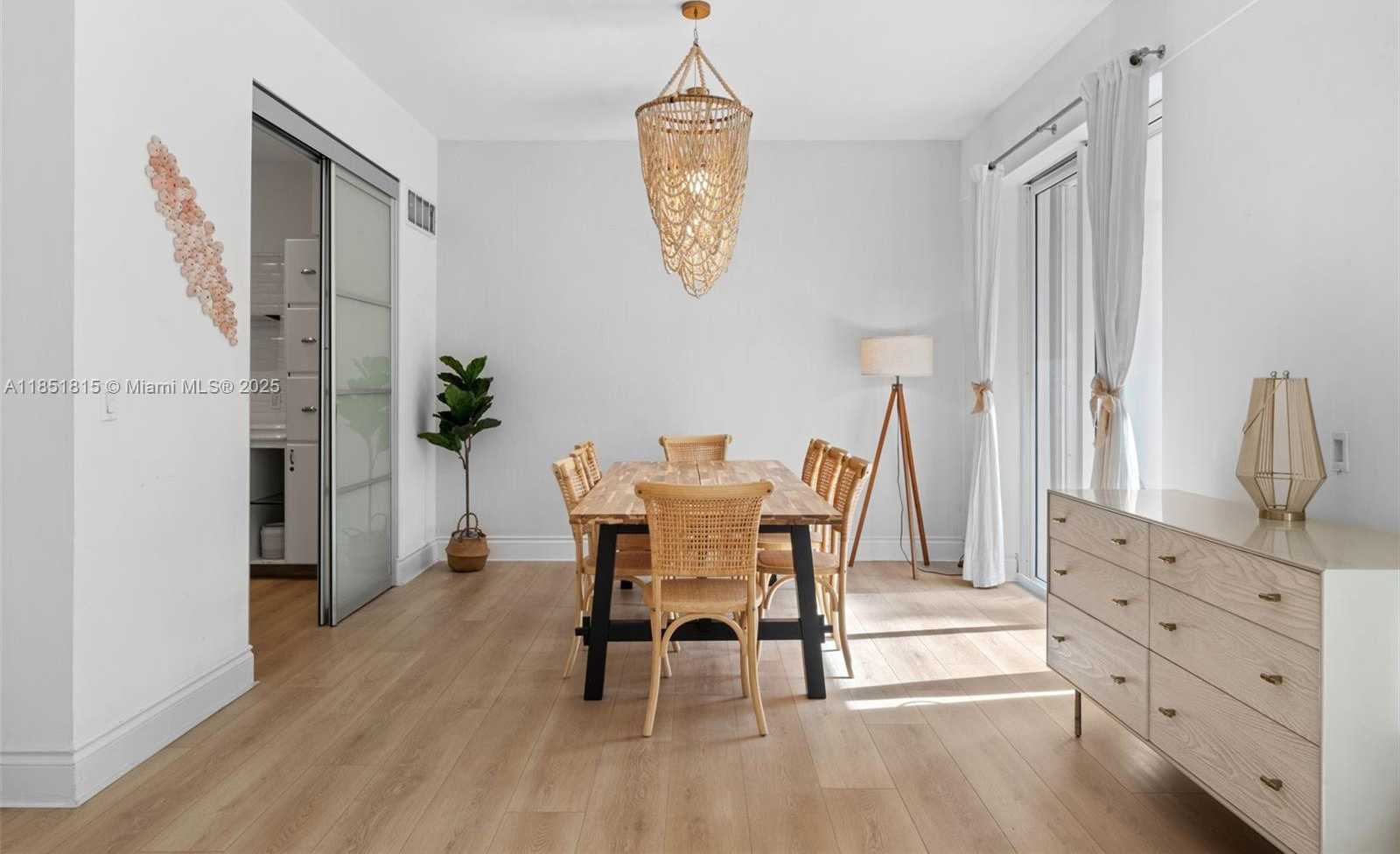 Small Image of 200 OCEAN LANE DR #108, Key Biscayne Number 3