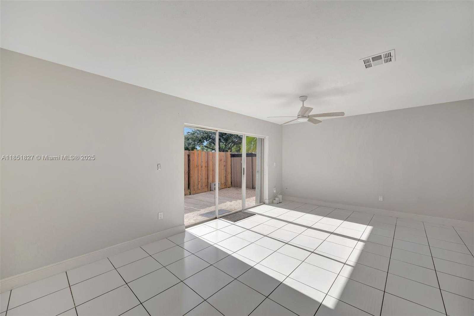 Small Image of 15224 SOUTH WEST 111TH ST, Miami Number 10