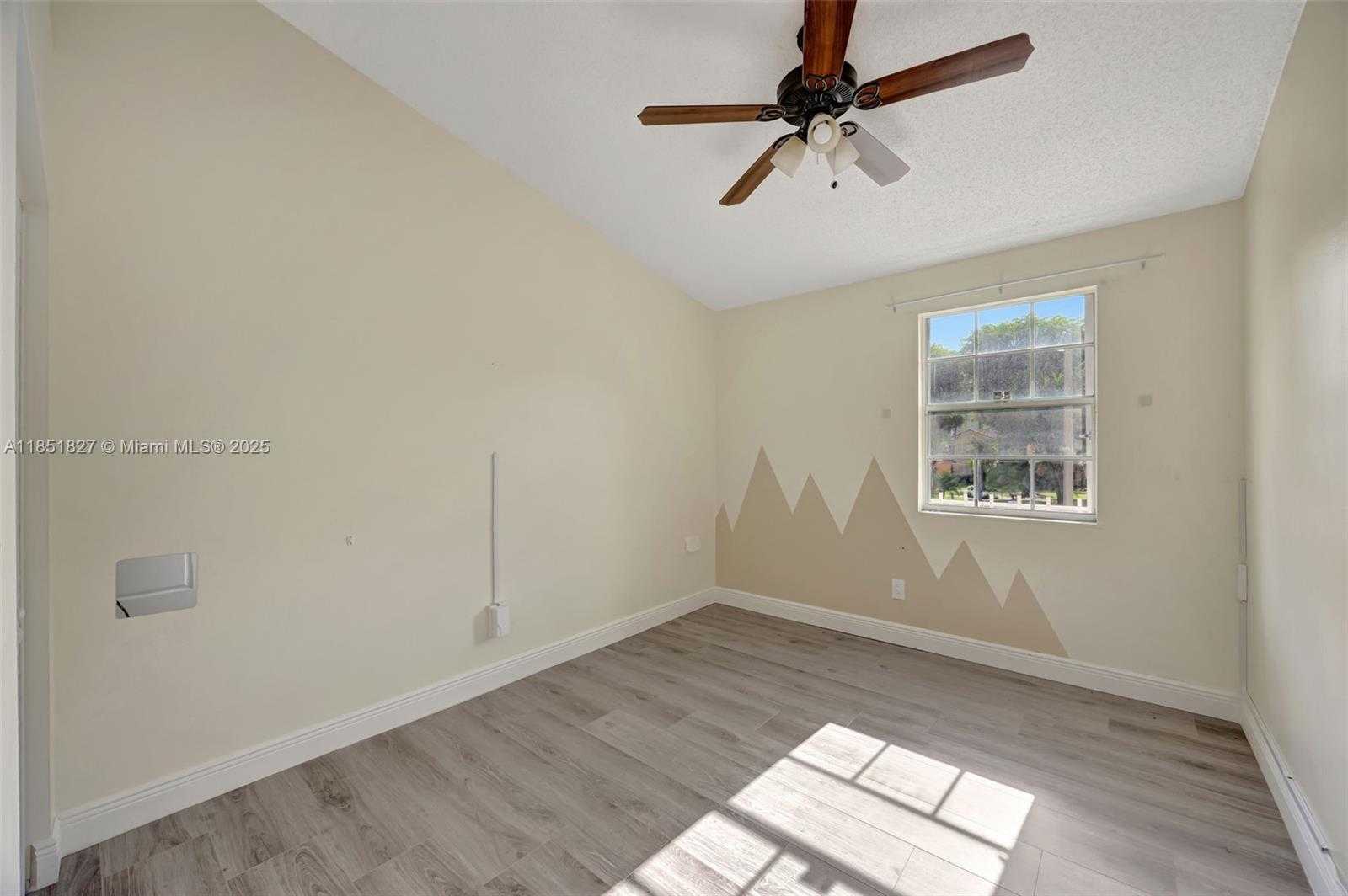 Small Image of 15224 SOUTH WEST 111TH ST, Miami Number 16