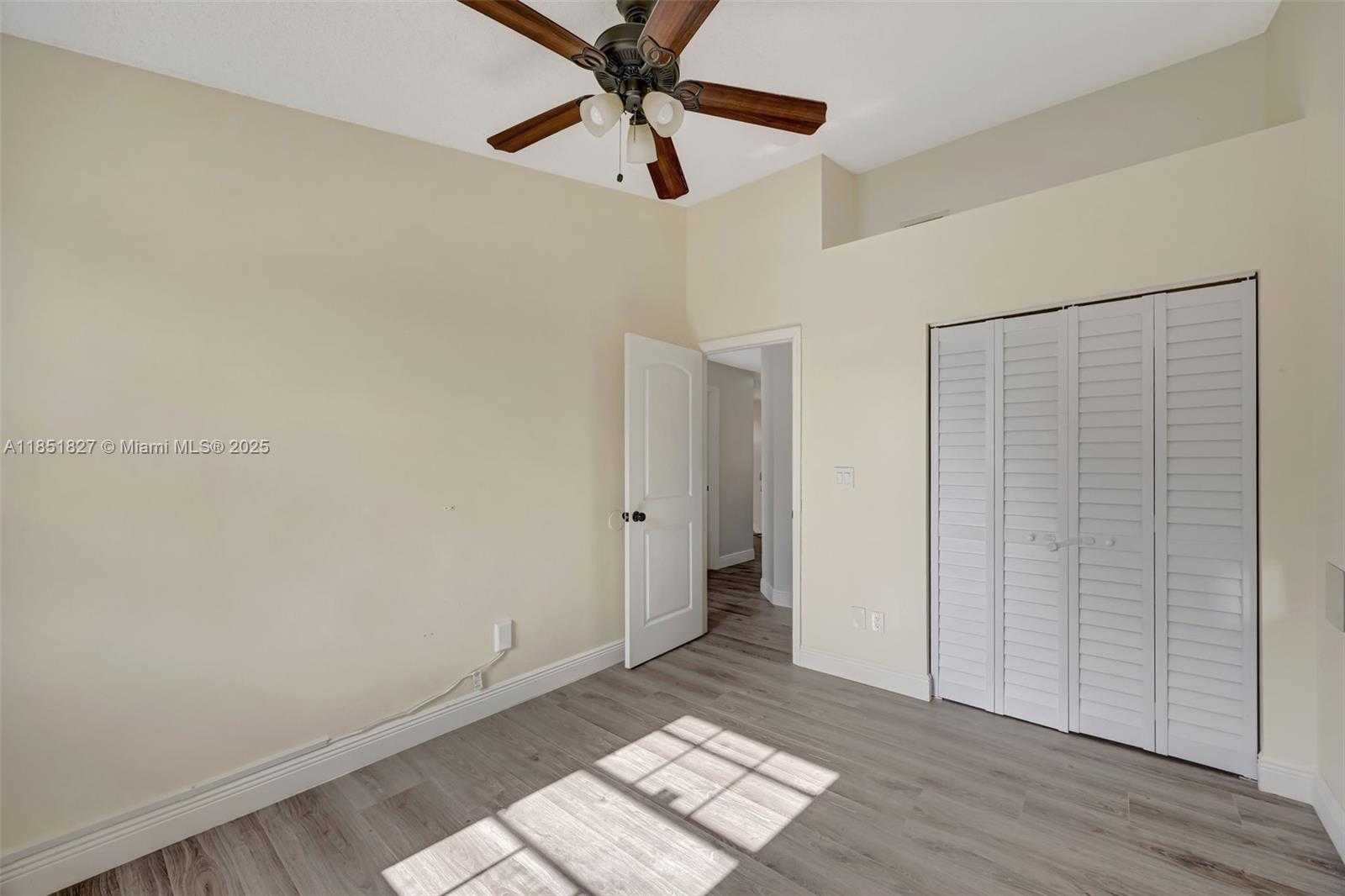 Small Image of 15224 SOUTH WEST 111TH ST, Miami Number 17