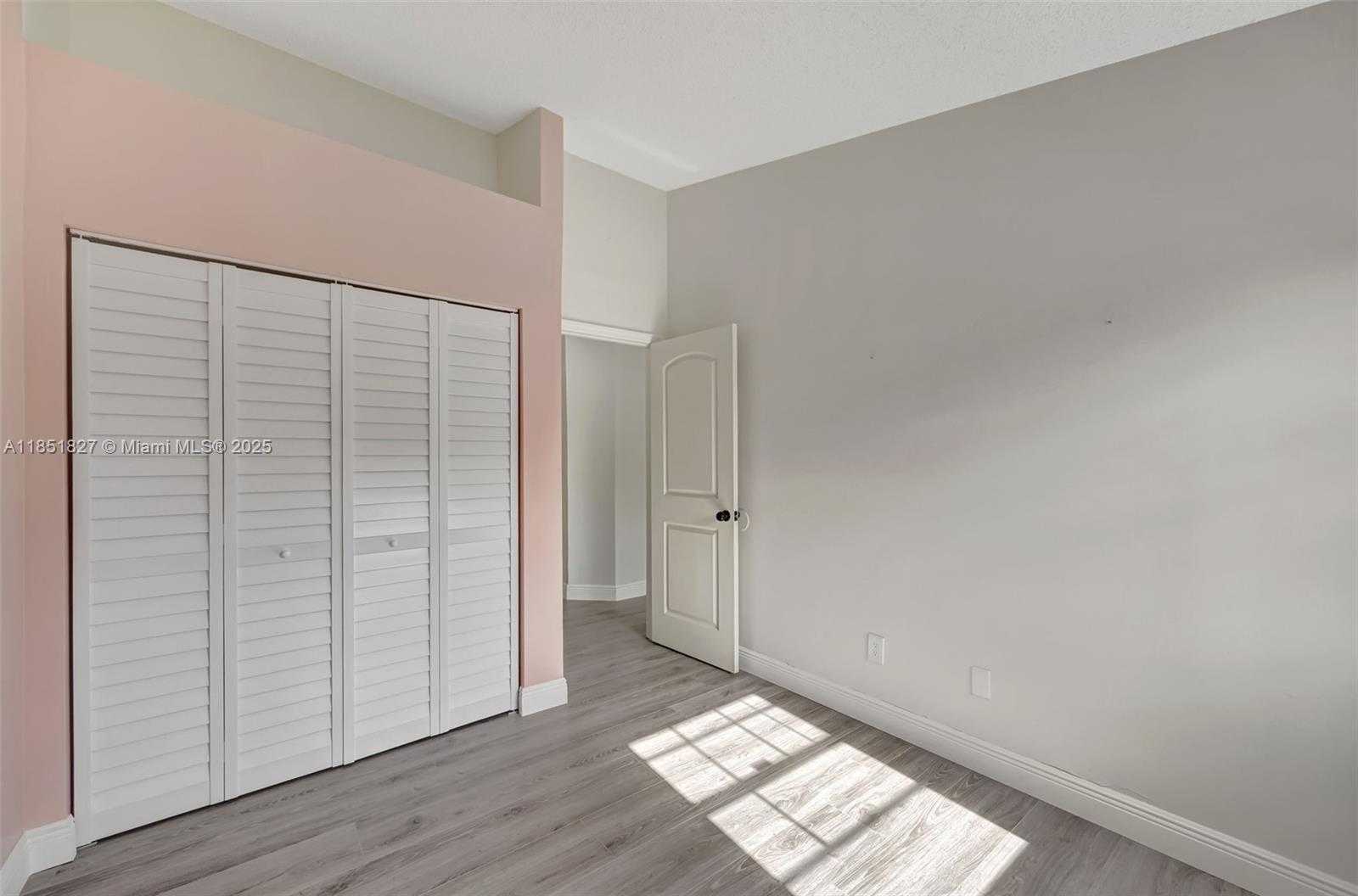 Small Image of 15224 SOUTH WEST 111TH ST, Miami Number 19
