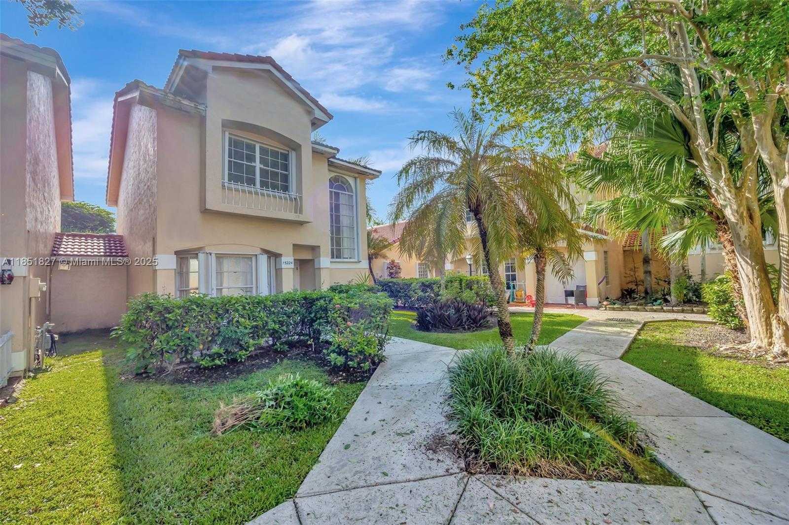 Small Image of 15224 SOUTH WEST 111TH ST, Miami Number 2