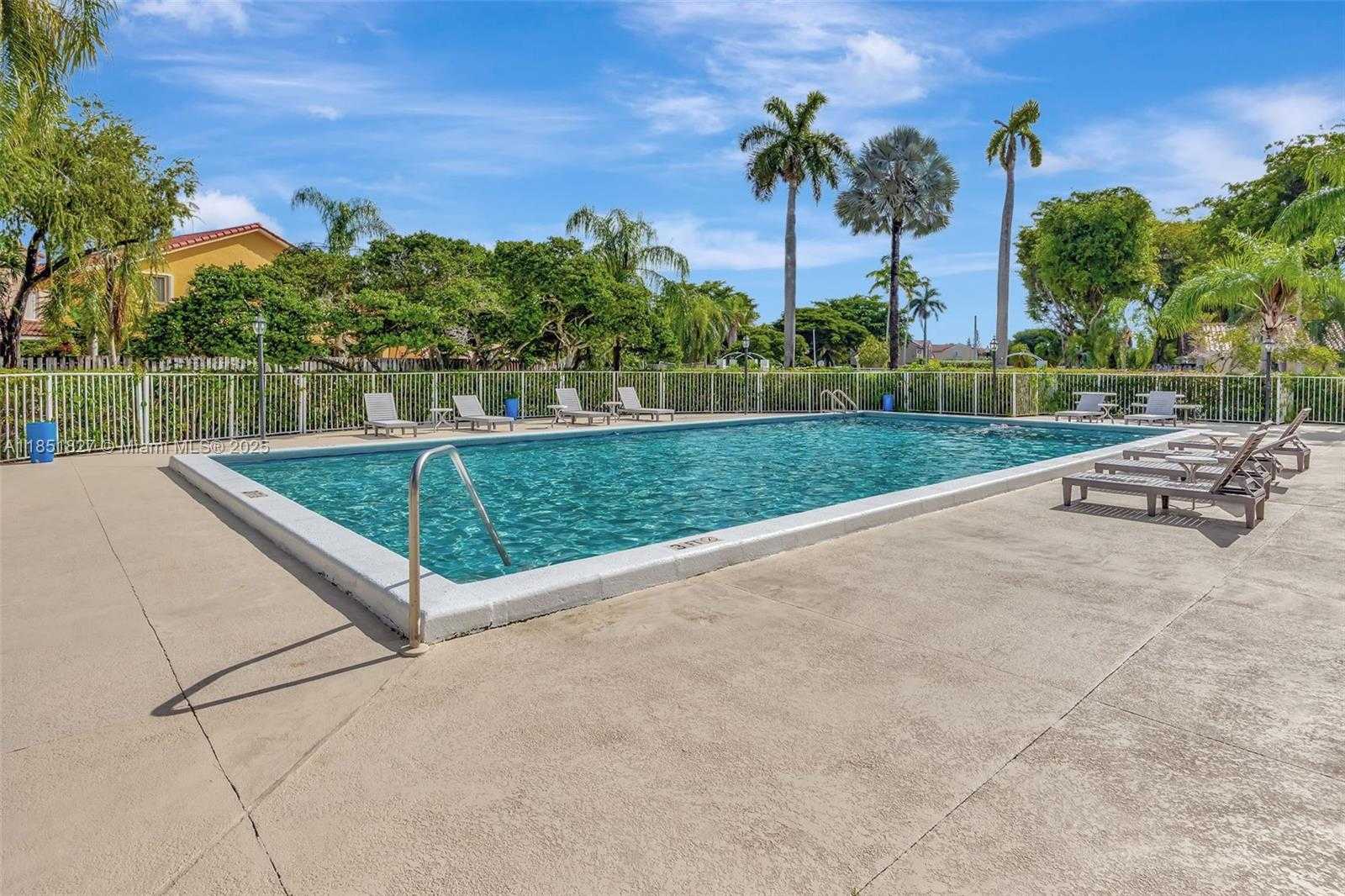 Small Image of 15224 SOUTH WEST 111TH ST, Miami Number 27