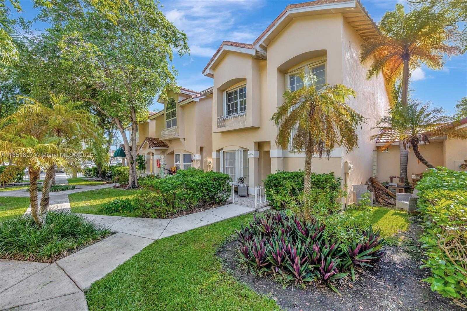 Small Image of 15224 SOUTH WEST 111TH ST, Miami Number 3