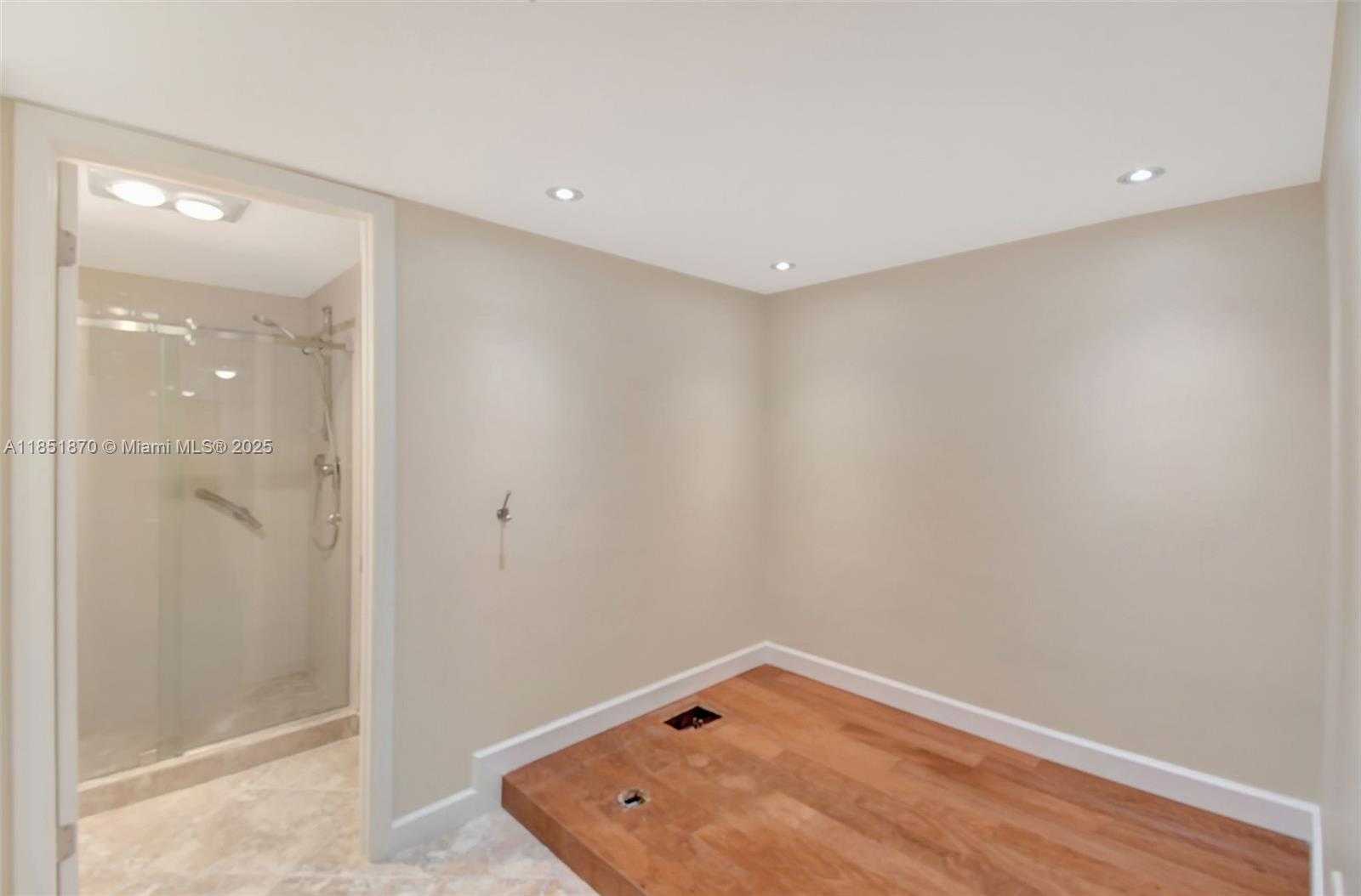 Small Image of 300 THREE ISLANDS BLVD #518, Hallandale Beach Number 21