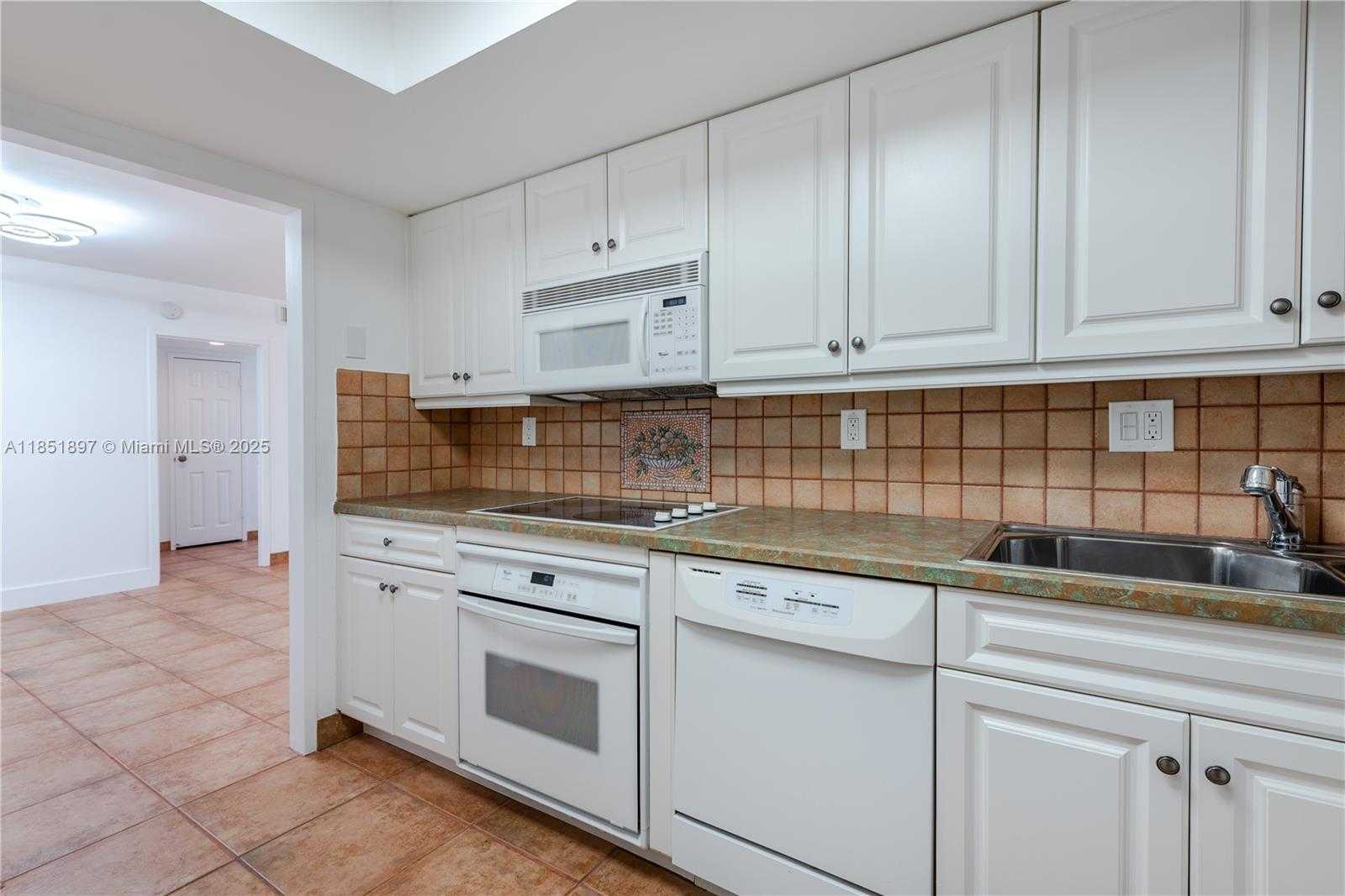 Small Image of 3180 SOUTH OCEAN DR #310, Hallandale Beach Number 16