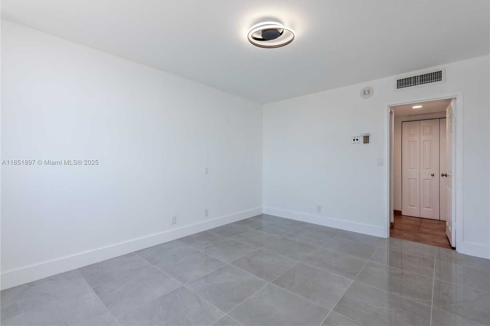 Small Image of 3180 SOUTH OCEAN DR #310, Hallandale Beach Number 21