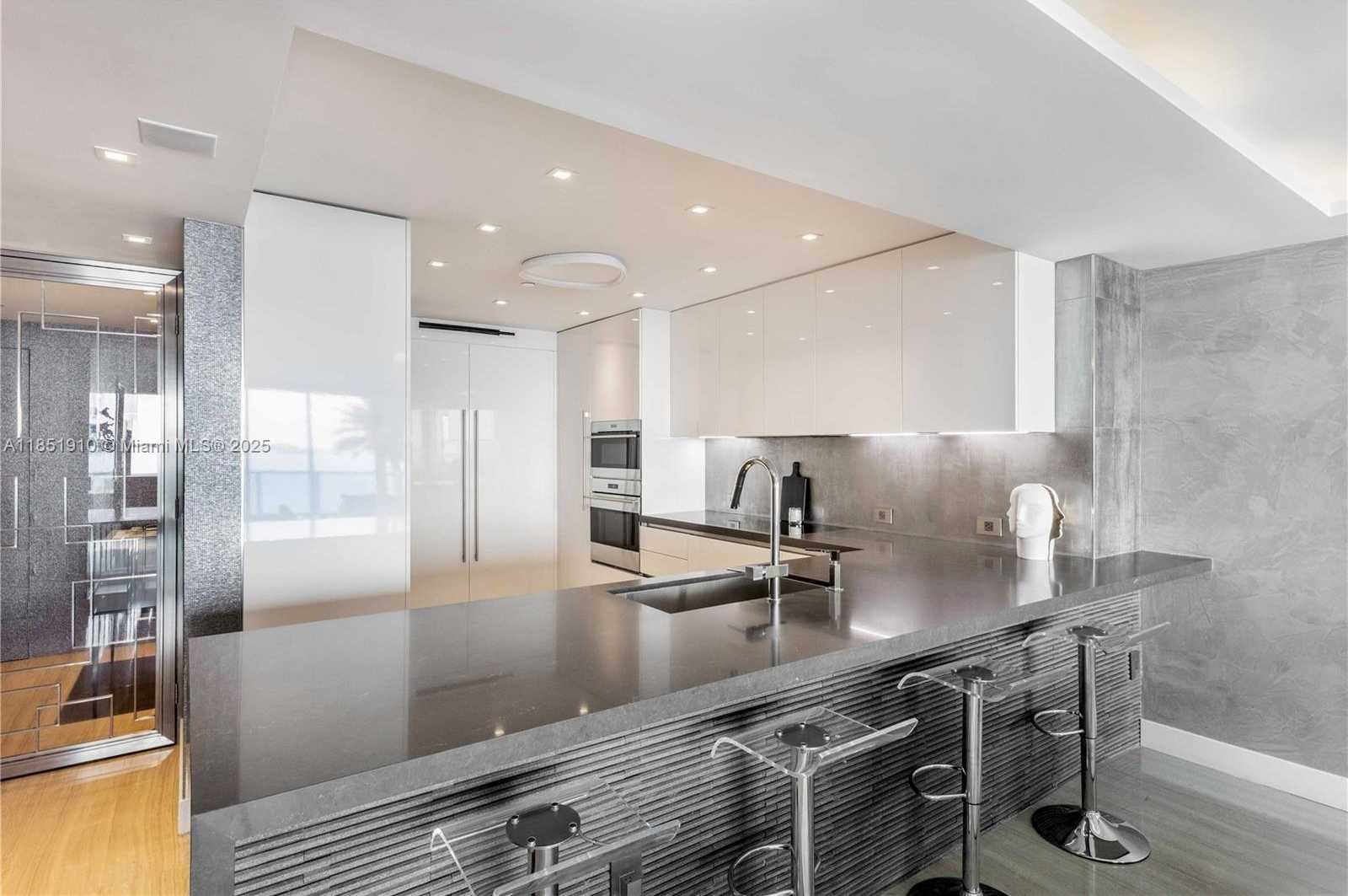 Small Image of 1331 BRICKELL BAY DR #909, Miami Number 12