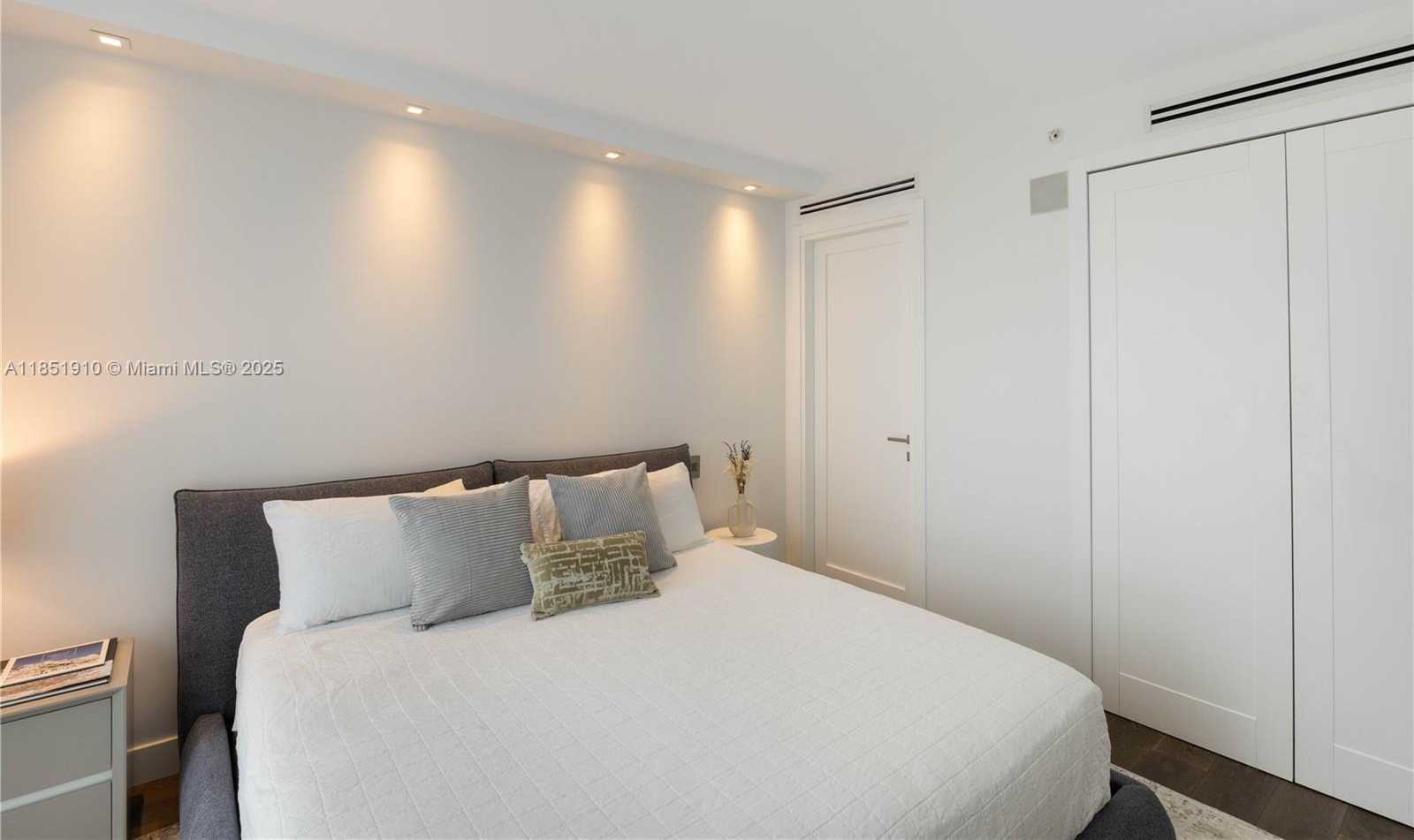 Small Image of 1331 BRICKELL BAY DR #909, Miami Number 39