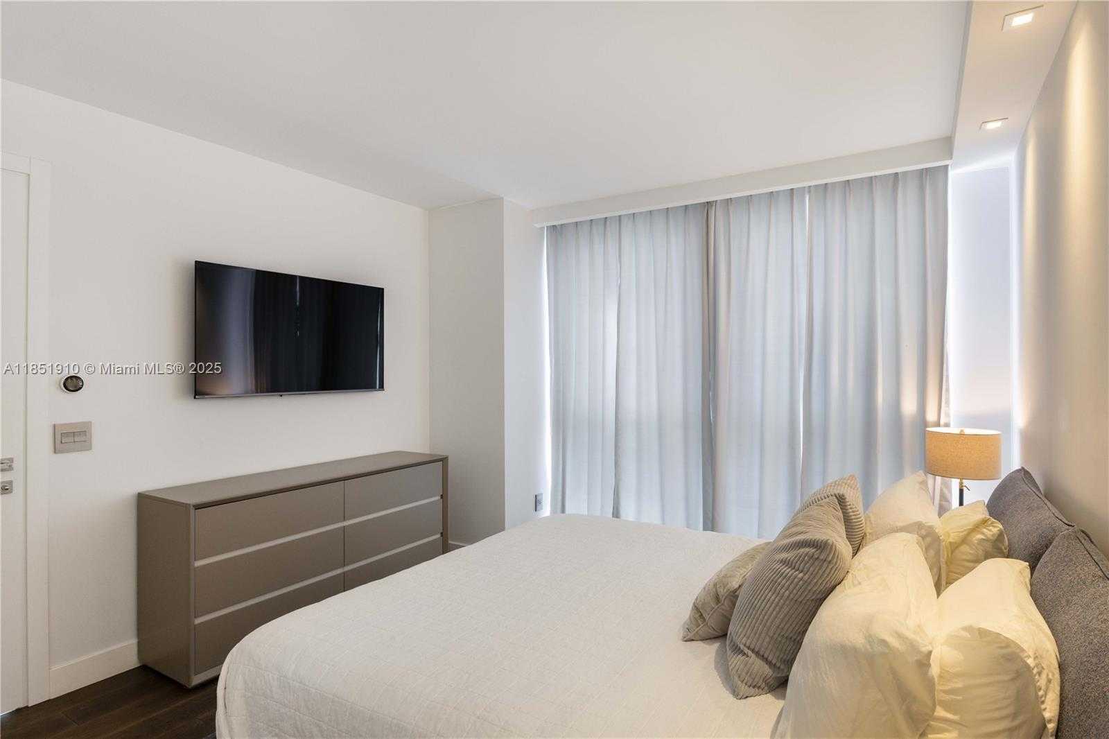 Small Image of 1331 BRICKELL BAY DR #909, Miami Number 40