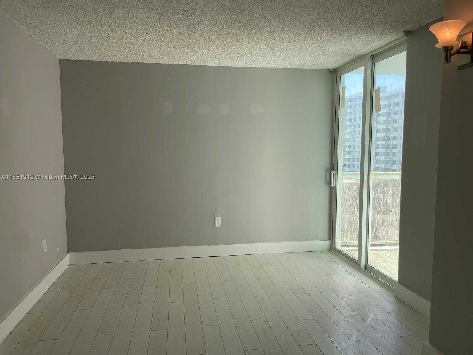 Small Image of 5880 COLLINS AVE #1006, Miami Beach Number 5