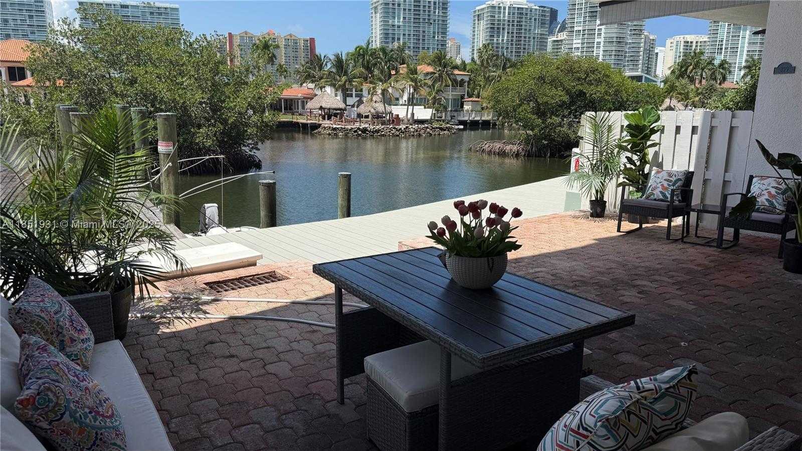Small Image of 399 POINCIANA DR #1215, Sunny Isles Beach Number 14