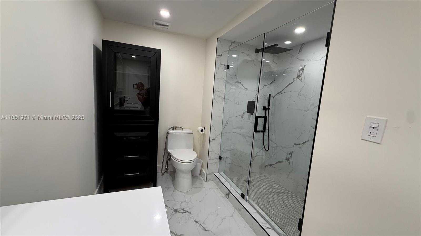 Small Image of 399 POINCIANA DR #1215, Sunny Isles Beach Number 18