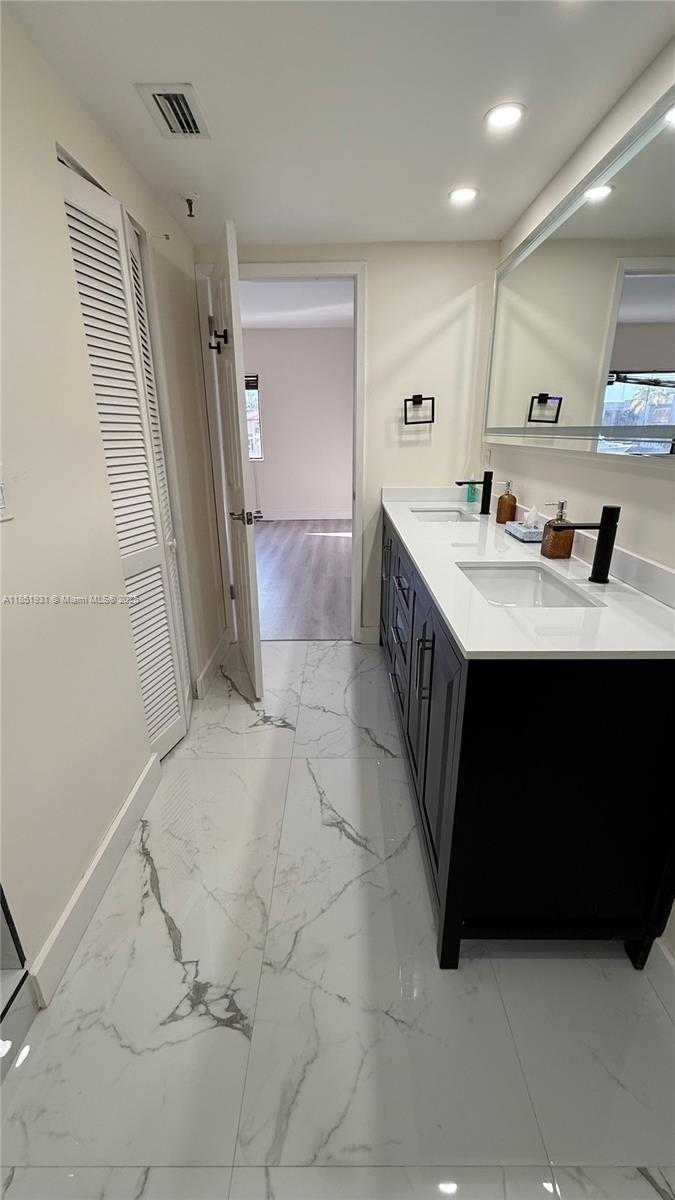 Small Image of 399 POINCIANA DR #1215, Sunny Isles Beach Number 19