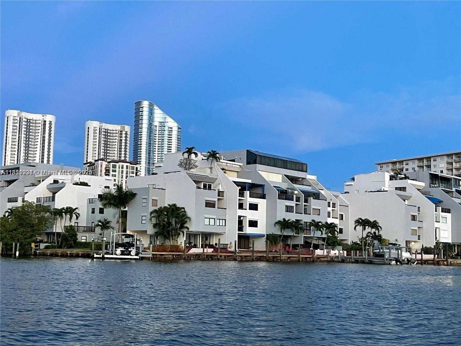 Small Image of 399 POINCIANA DR #1215, Sunny Isles Beach Number 2
