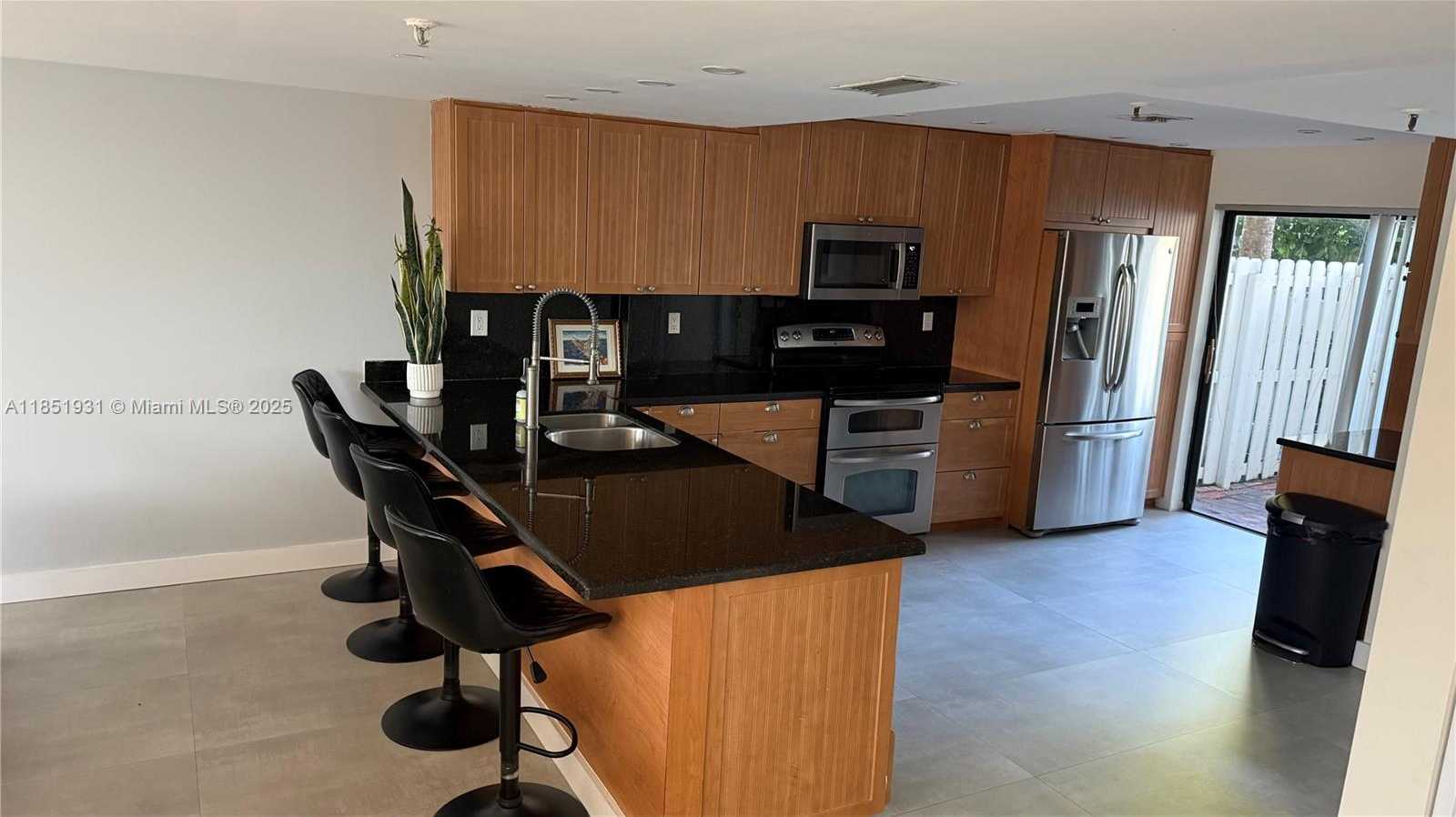 Small Image of 399 POINCIANA DR #1215, Sunny Isles Beach Number 32
