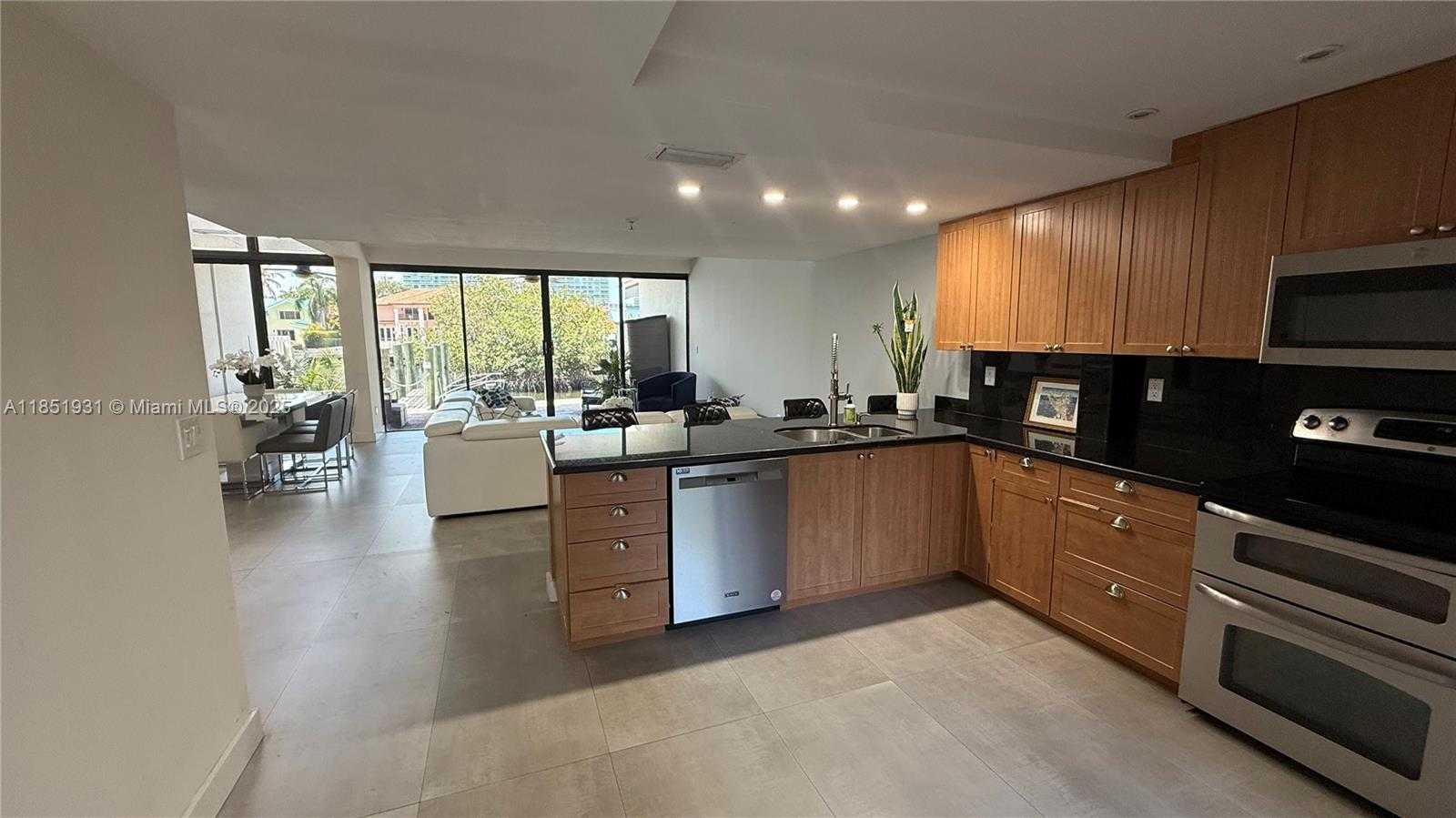 Small Image of 399 POINCIANA DR #1215, Sunny Isles Beach Number 7