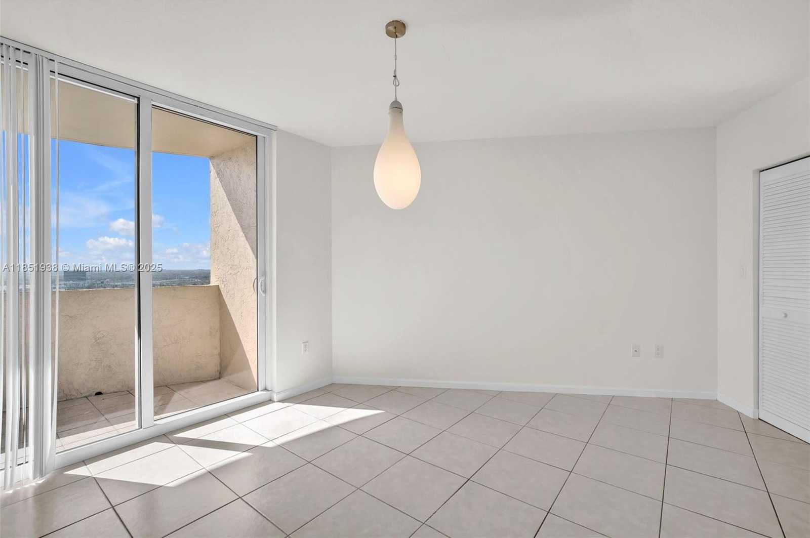 Small Image of 19501 WEST COUNTRY CLUB DR #2011, Aventura Number 19