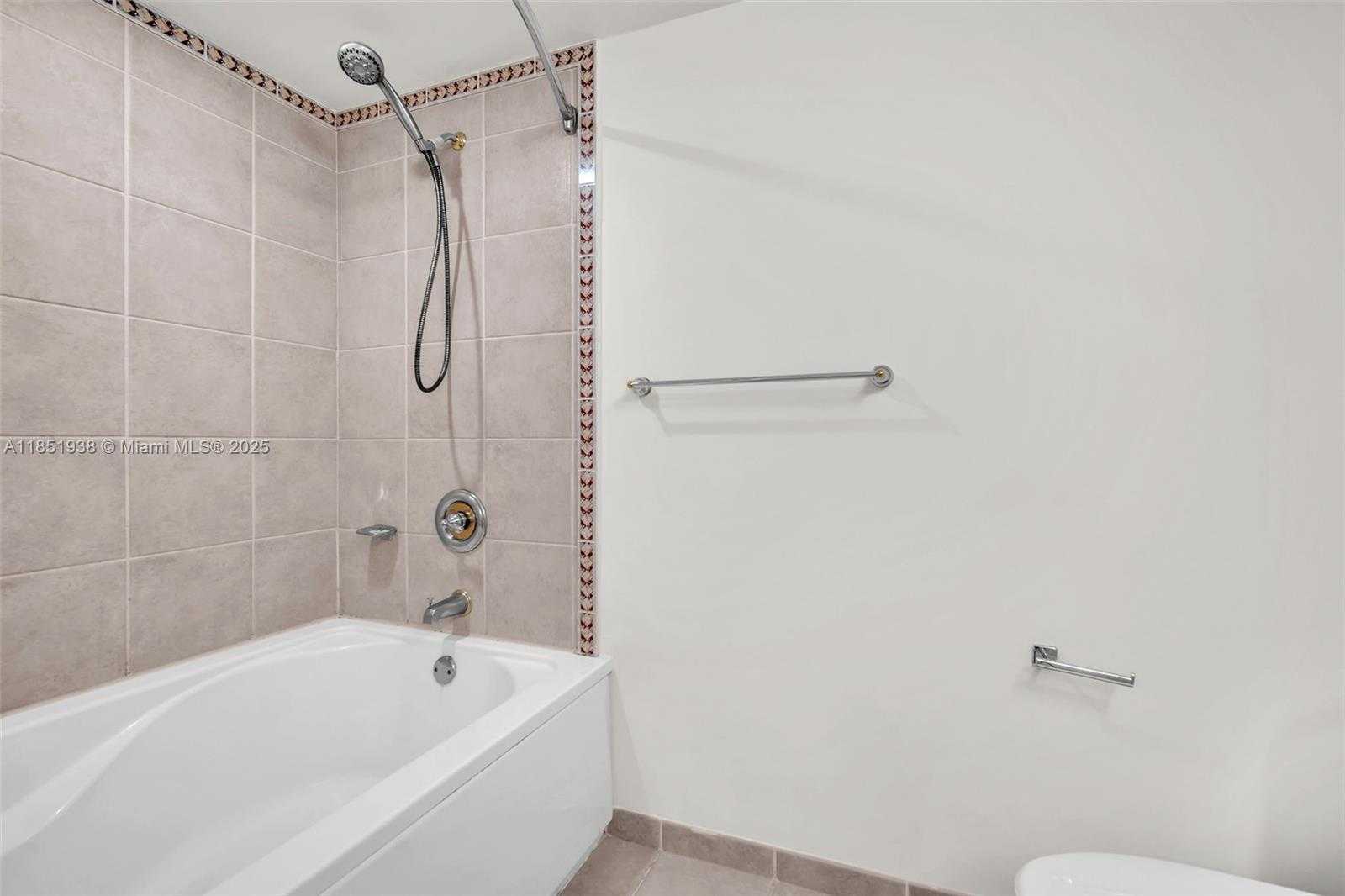Small Image of 19501 WEST COUNTRY CLUB DR #2011, Aventura Number 25