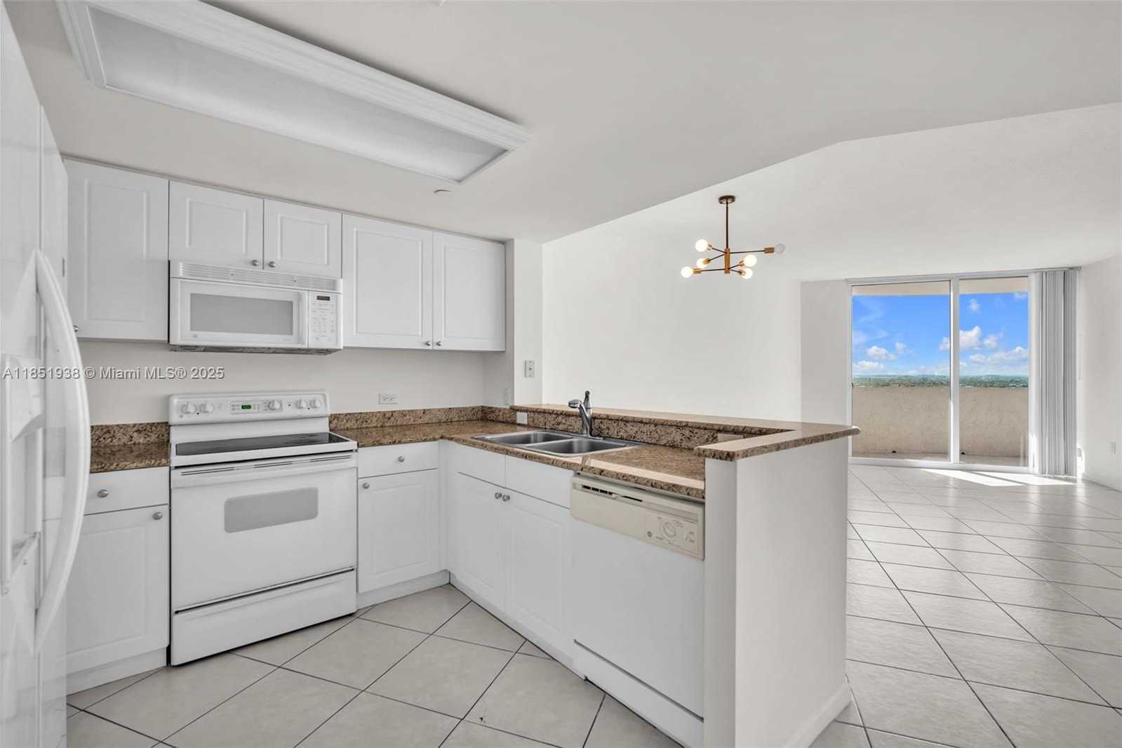 Small Image of 19501 WEST COUNTRY CLUB DR #2011, Aventura Number 4