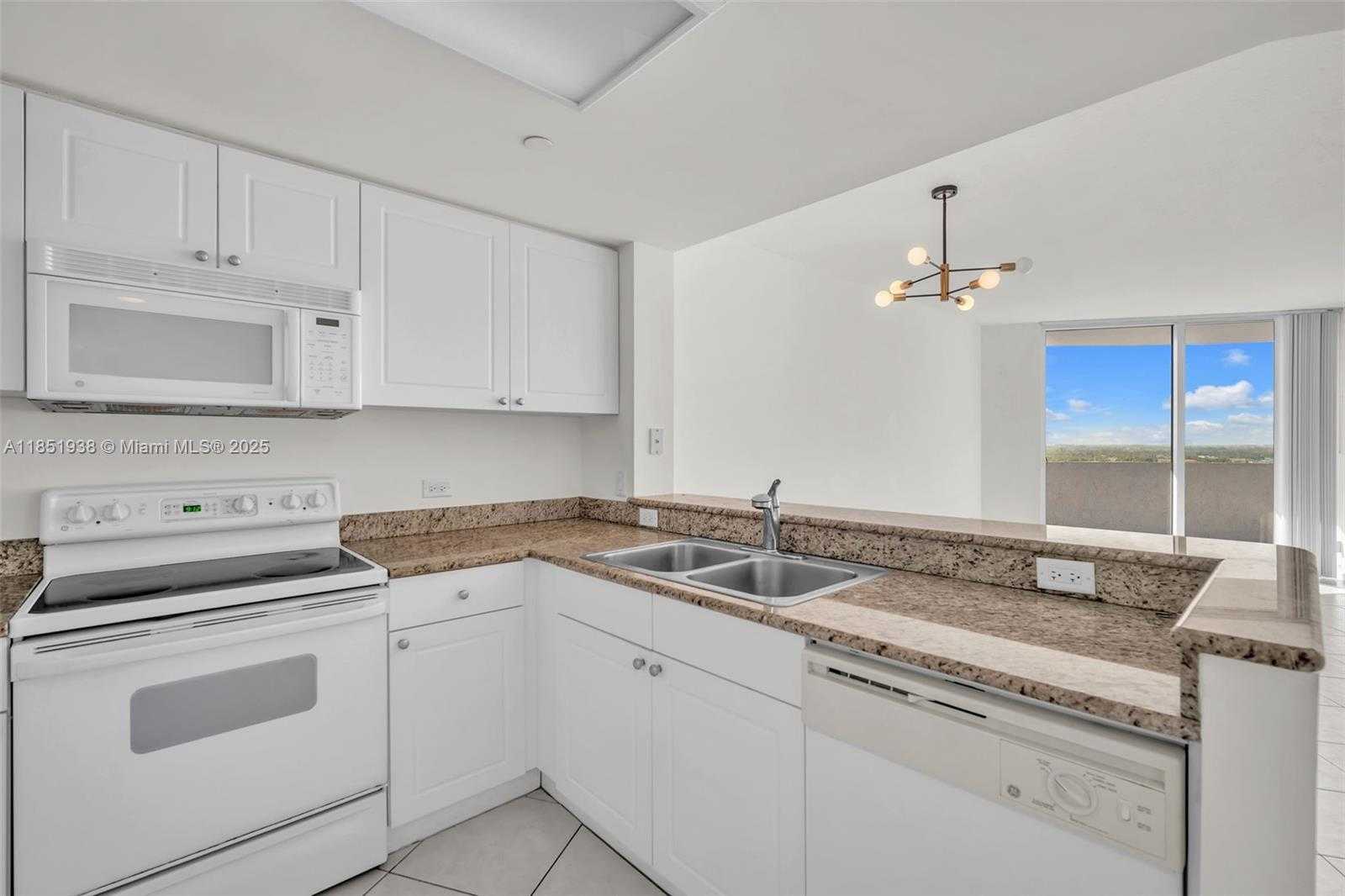 Small Image of 19501 WEST COUNTRY CLUB DR #2011, Aventura Number 7
