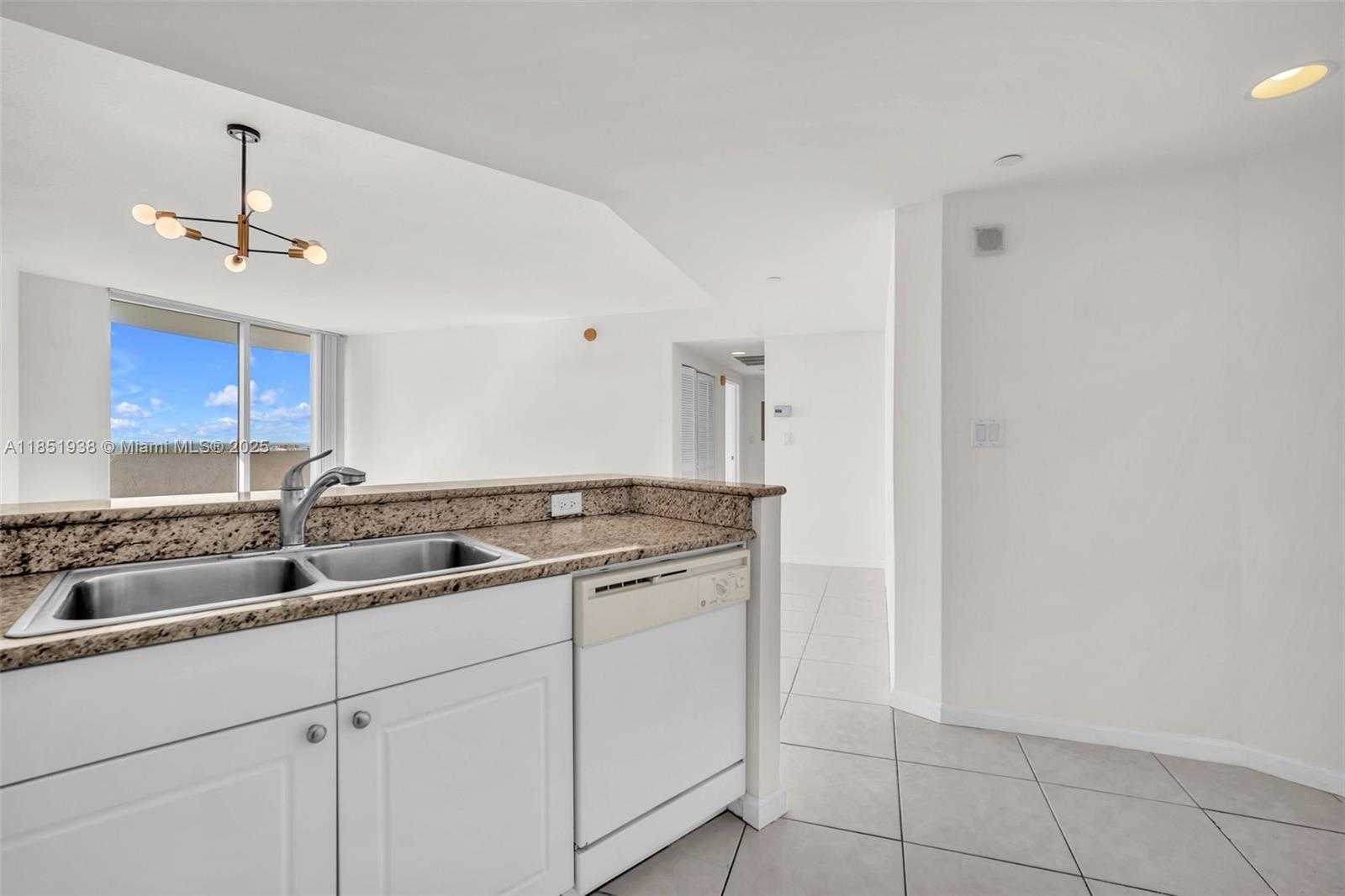 Small Image of 19501 WEST COUNTRY CLUB DR #2011, Aventura Number 9