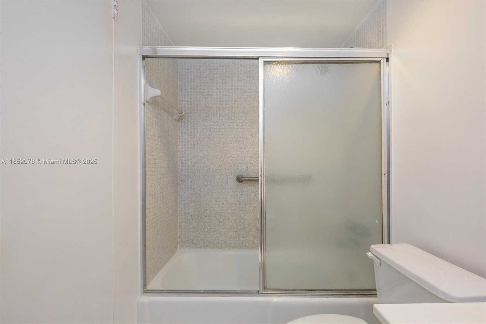 Small Image of 3901 SOUTH OCEAN DR #2D, Hollywood Number 12