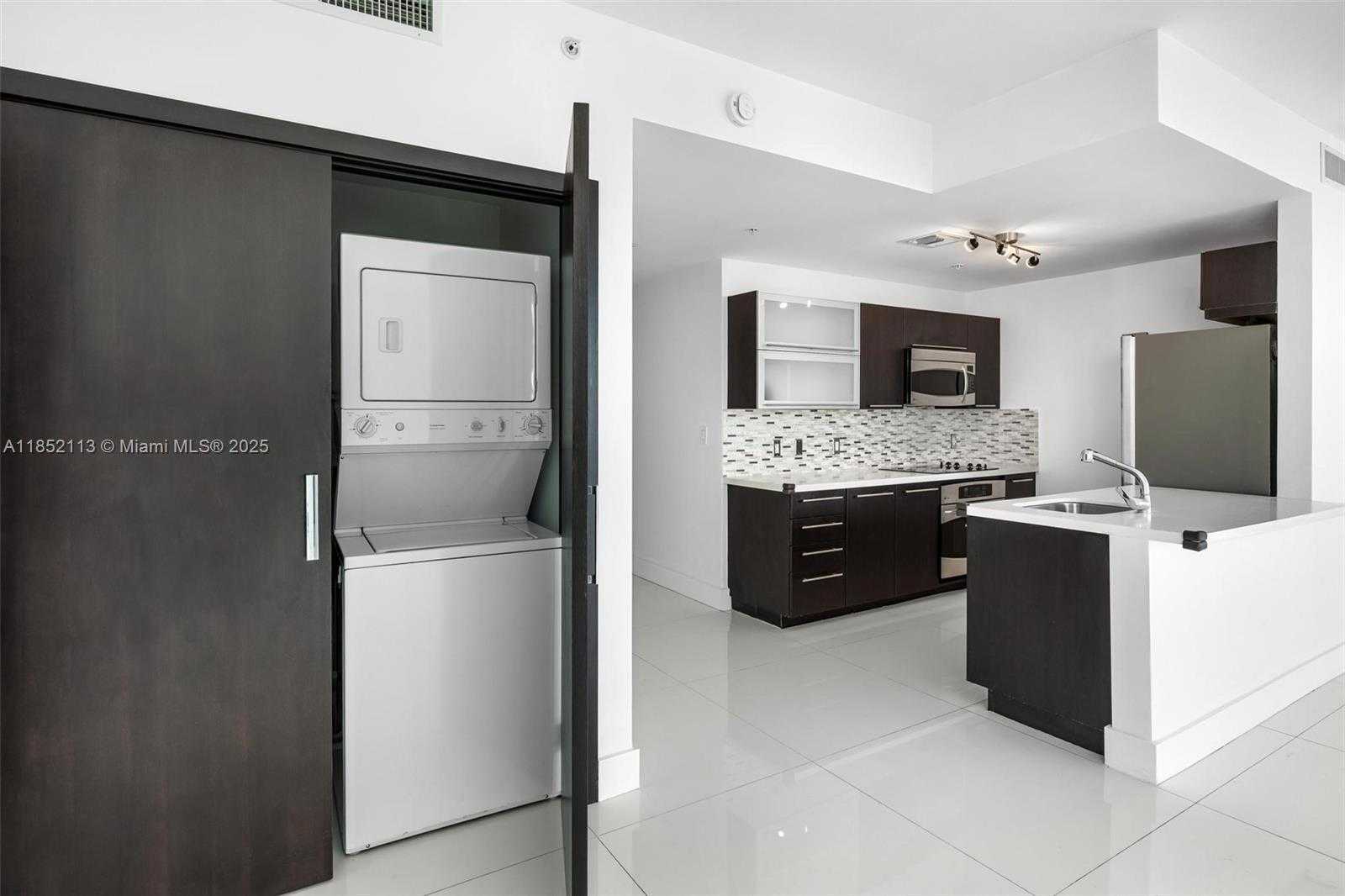 Small Image of 90 SOUTH WEST 3RD ST #4009, Miami Number 26