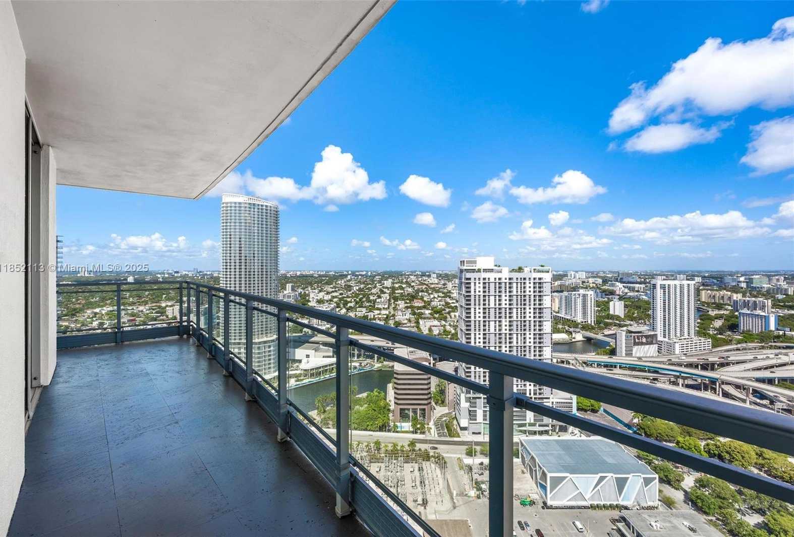 Small Image of 90 SOUTH WEST 3RD ST #4009, Miami Number 40