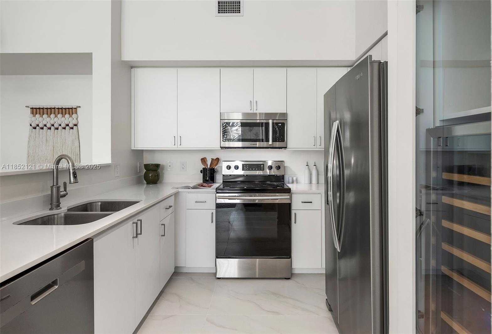 Small Image of 1155 BRICKELL BAY DR #203, Miami Number 10