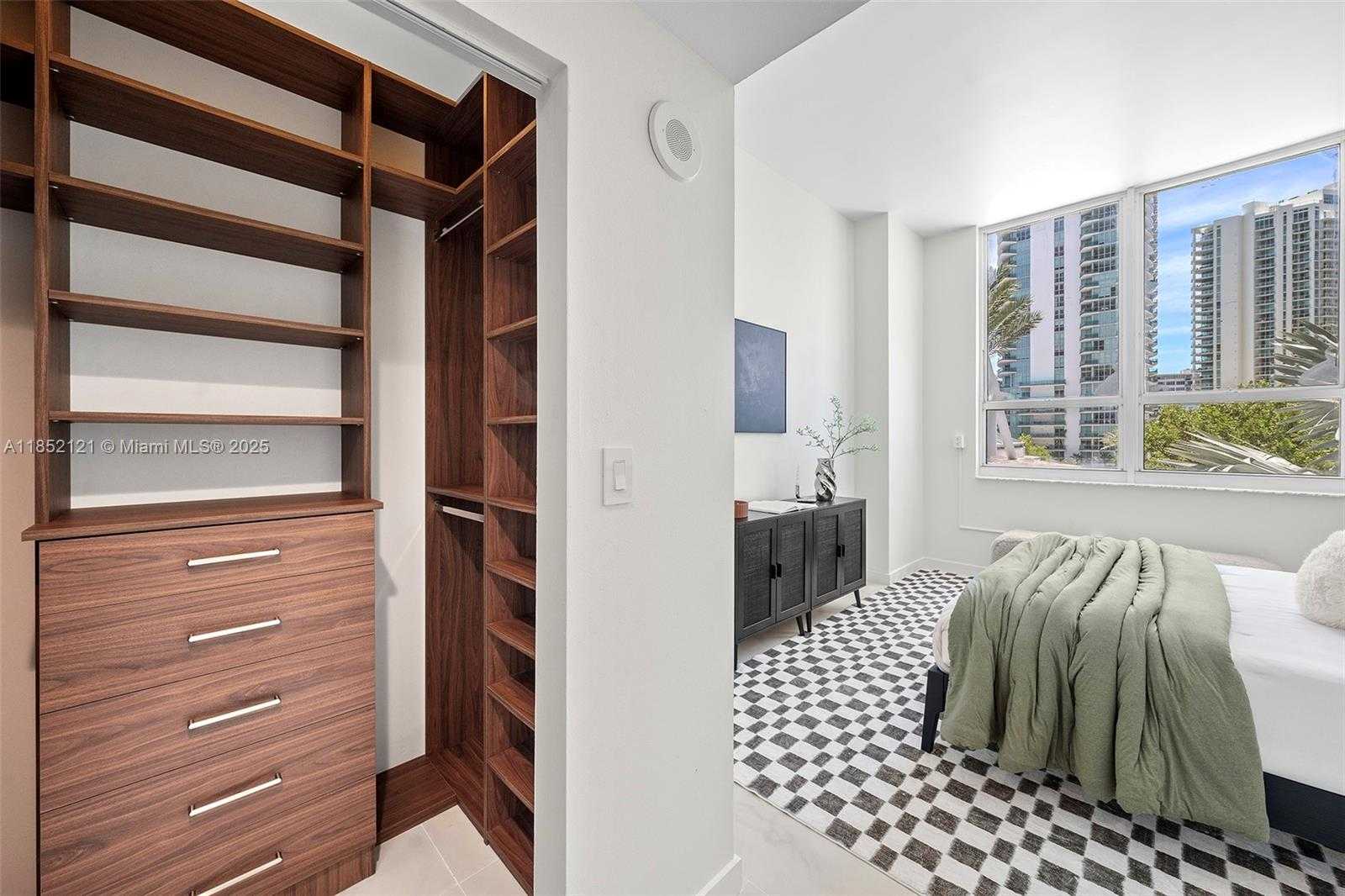 Small Image of 1155 BRICKELL BAY DR #203, Miami Number 13