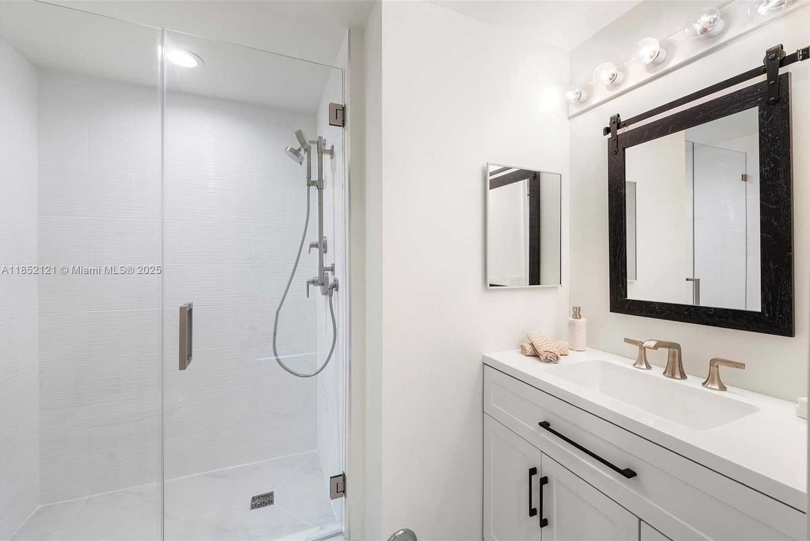 Small Image of 1155 BRICKELL BAY DR #203, Miami Number 14