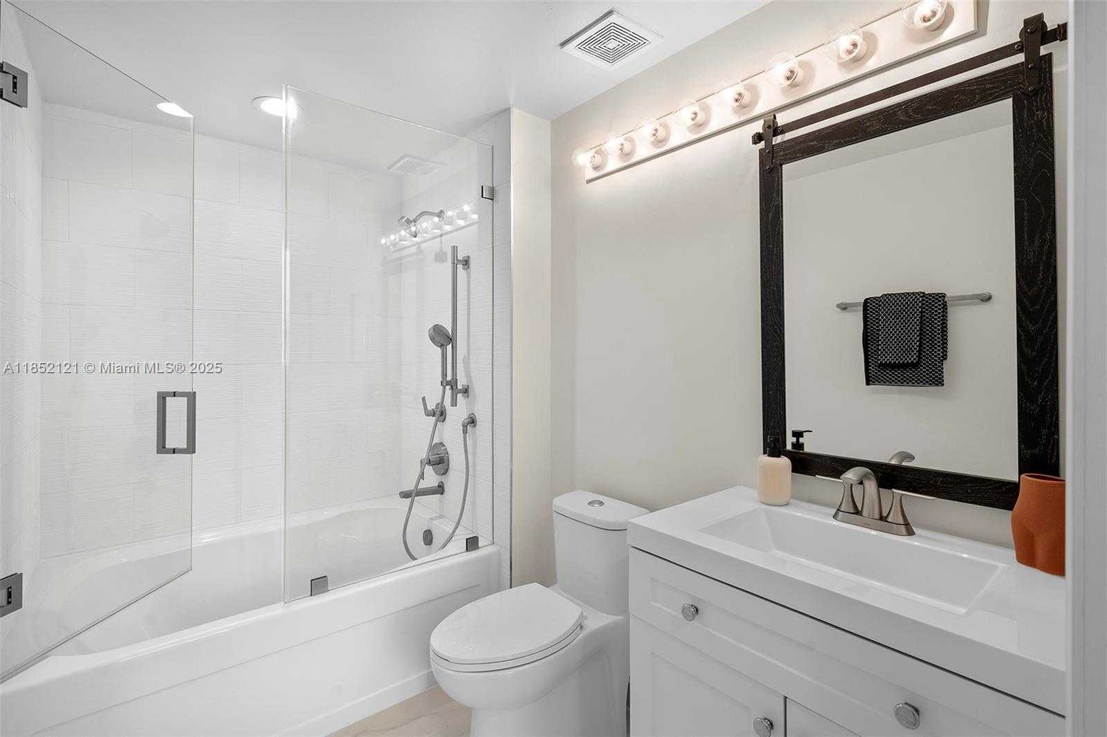 Small Image of 1155 BRICKELL BAY DR #203, Miami Number 17
