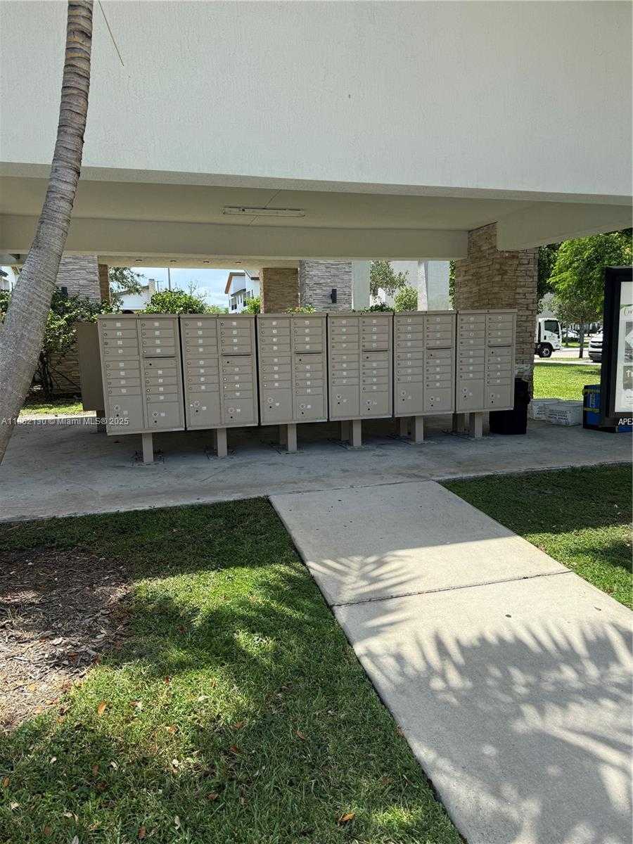 Small Image of Doral Number 31