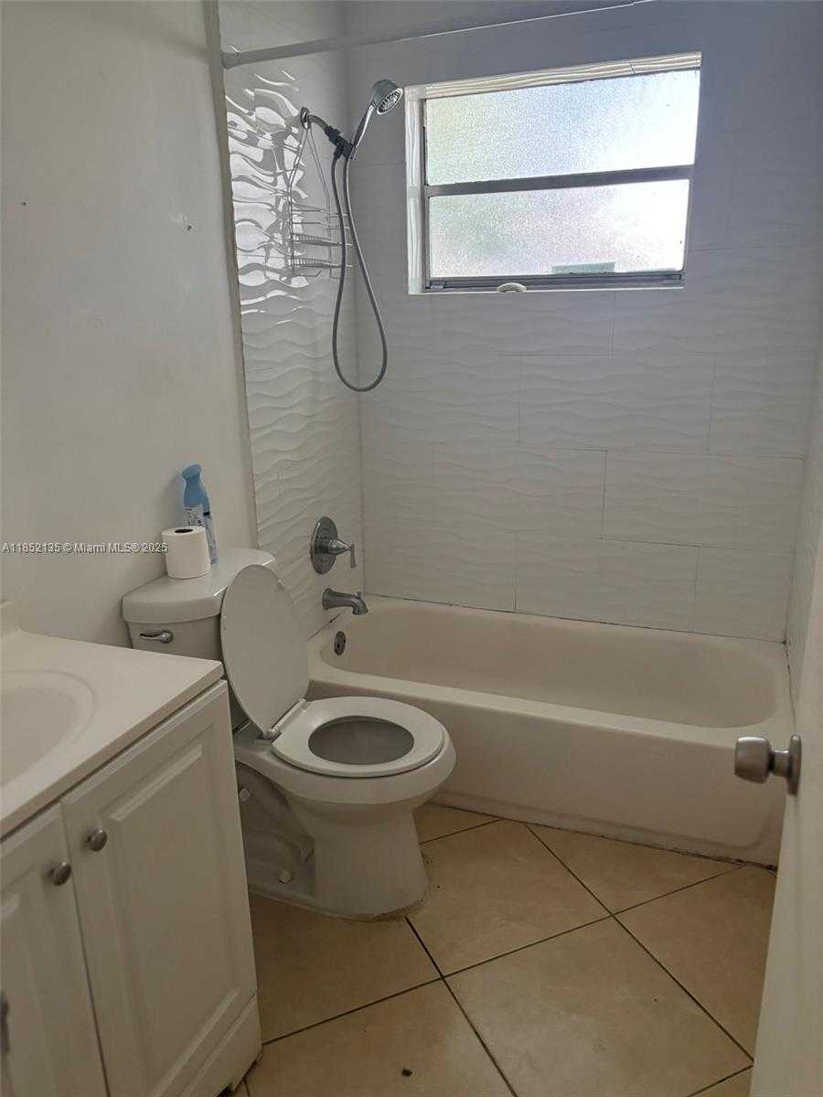 Small Image of 2415 LINCOLN ST #106, Hollywood Number 8