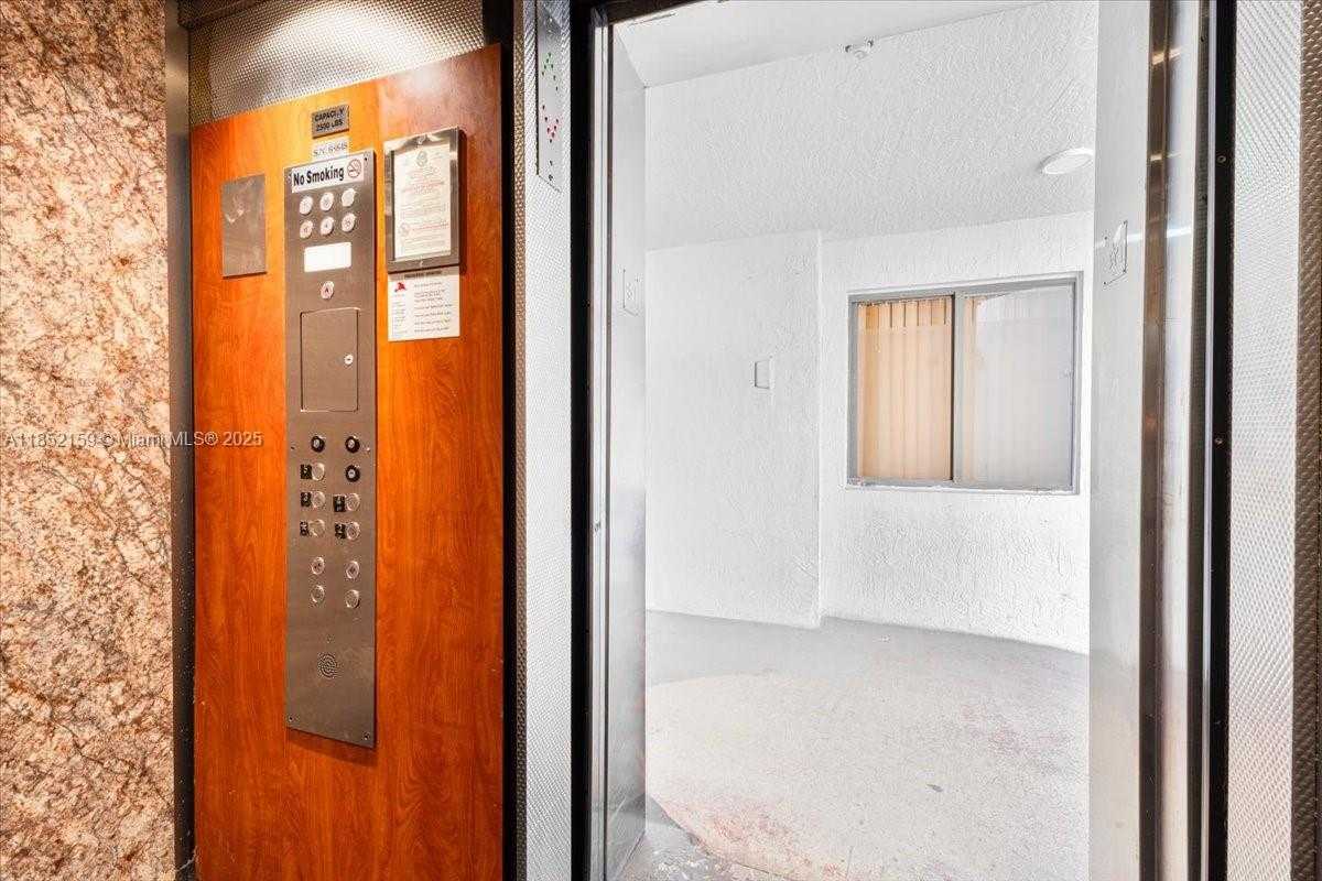 Small Image of Miami Number 28