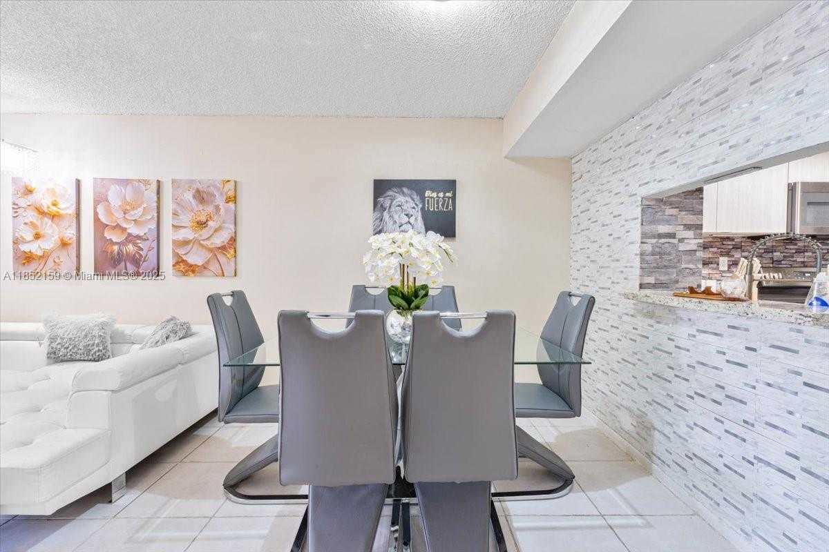 Small Image of Miami Number 6