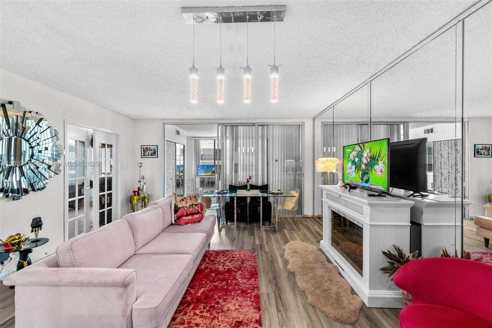 Small Image of 5401 COLLINS AVE #511, Miami Beach Number 12