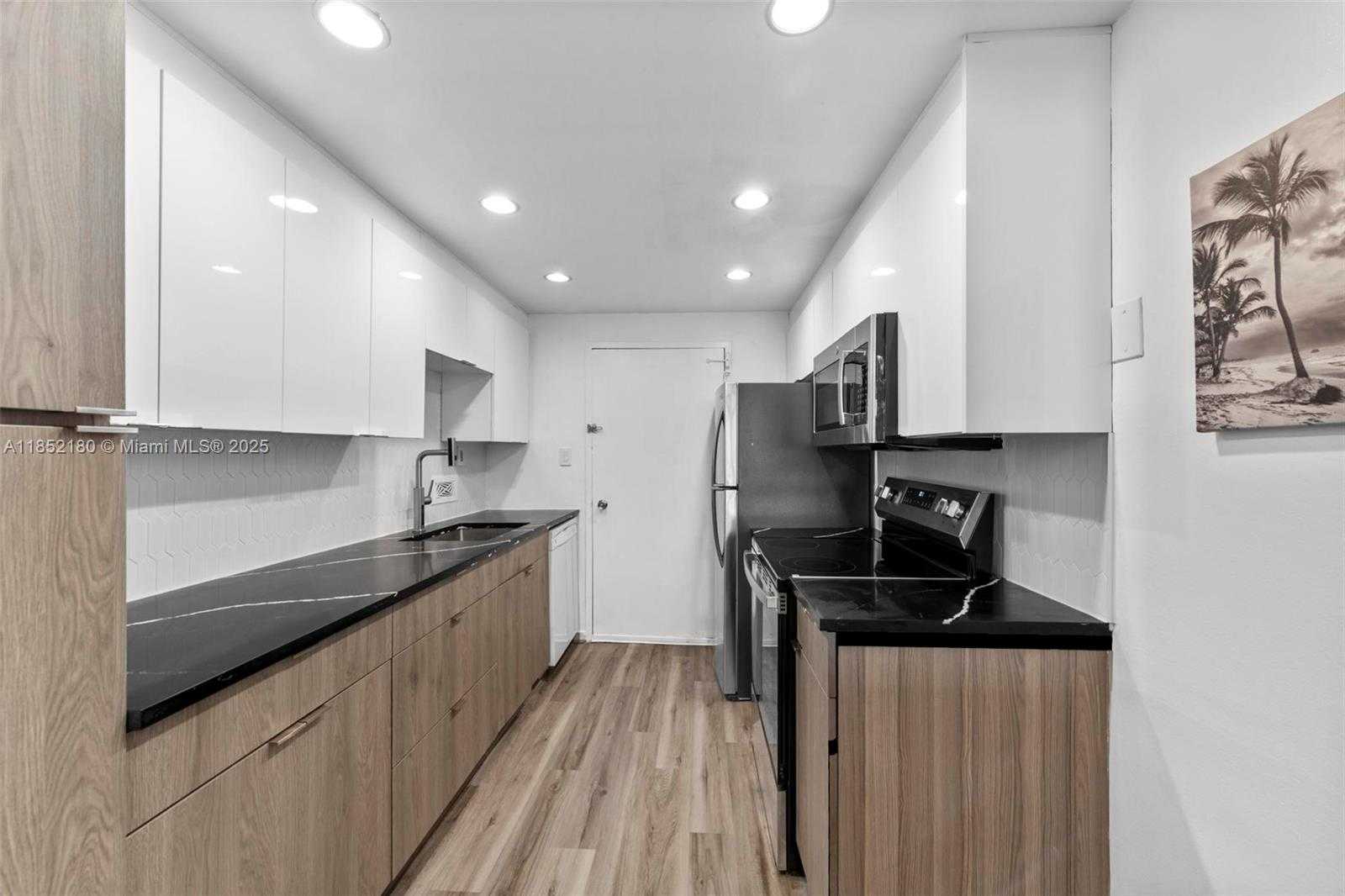 Small Image of 5401 COLLINS AVE #511, Miami Beach Number 14