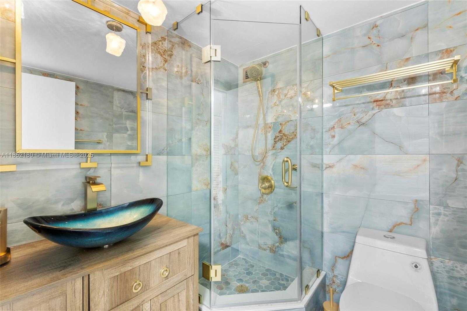 Small Image of 5401 COLLINS AVE #511, Miami Beach Number 17