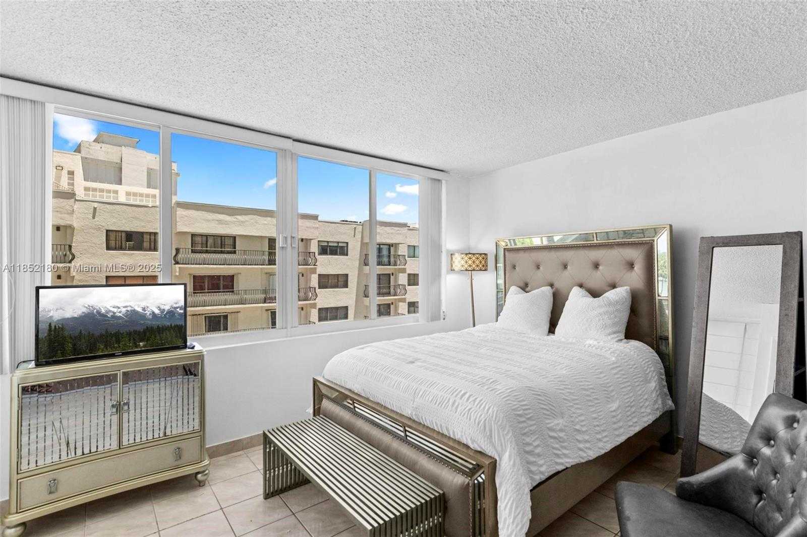 Small Image of 5401 COLLINS AVE #511, Miami Beach Number 18