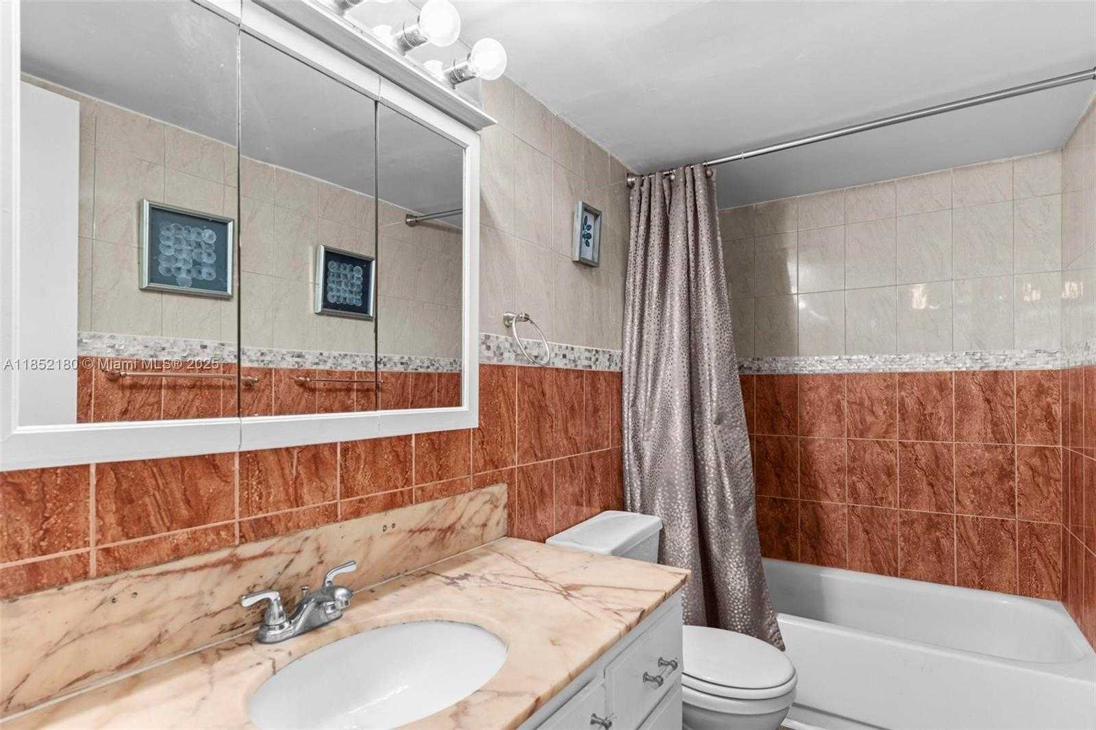 Small Image of 5401 COLLINS AVE #511, Miami Beach Number 21