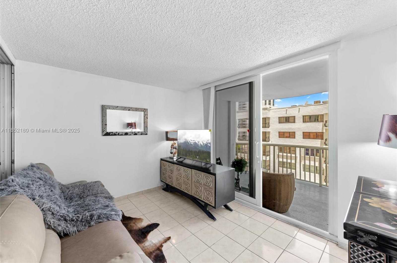 Small Image of 5401 COLLINS AVE #511, Miami Beach Number 22