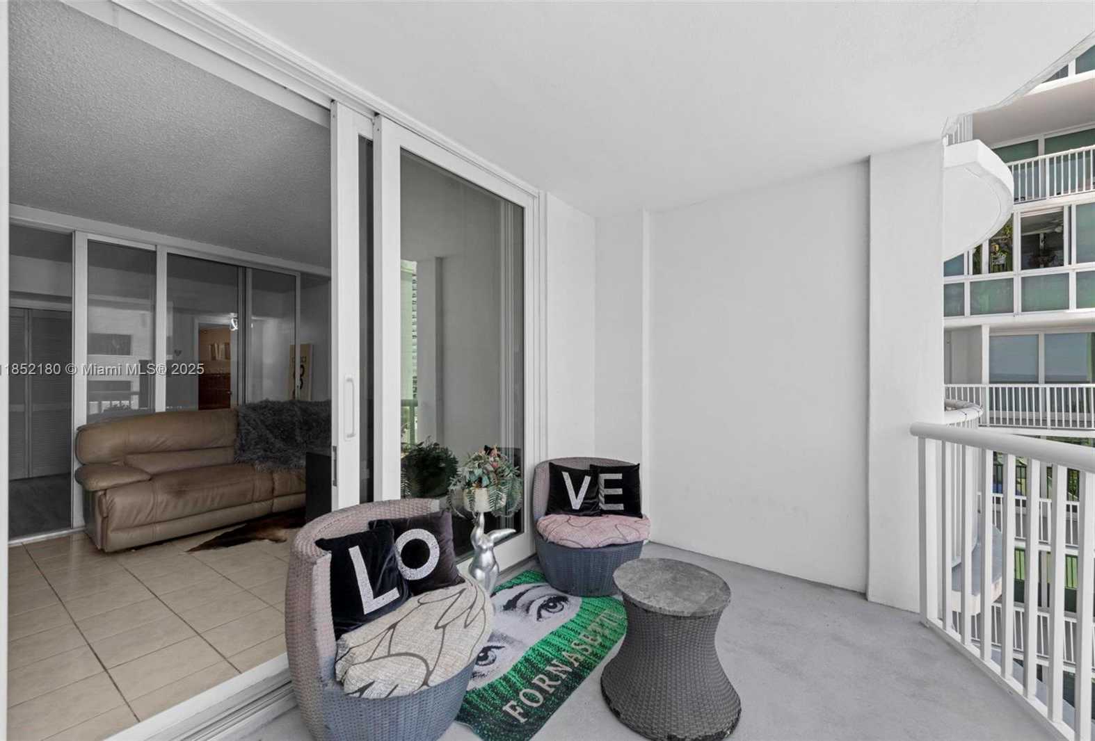Small Image of 5401 COLLINS AVE #511, Miami Beach Number 25