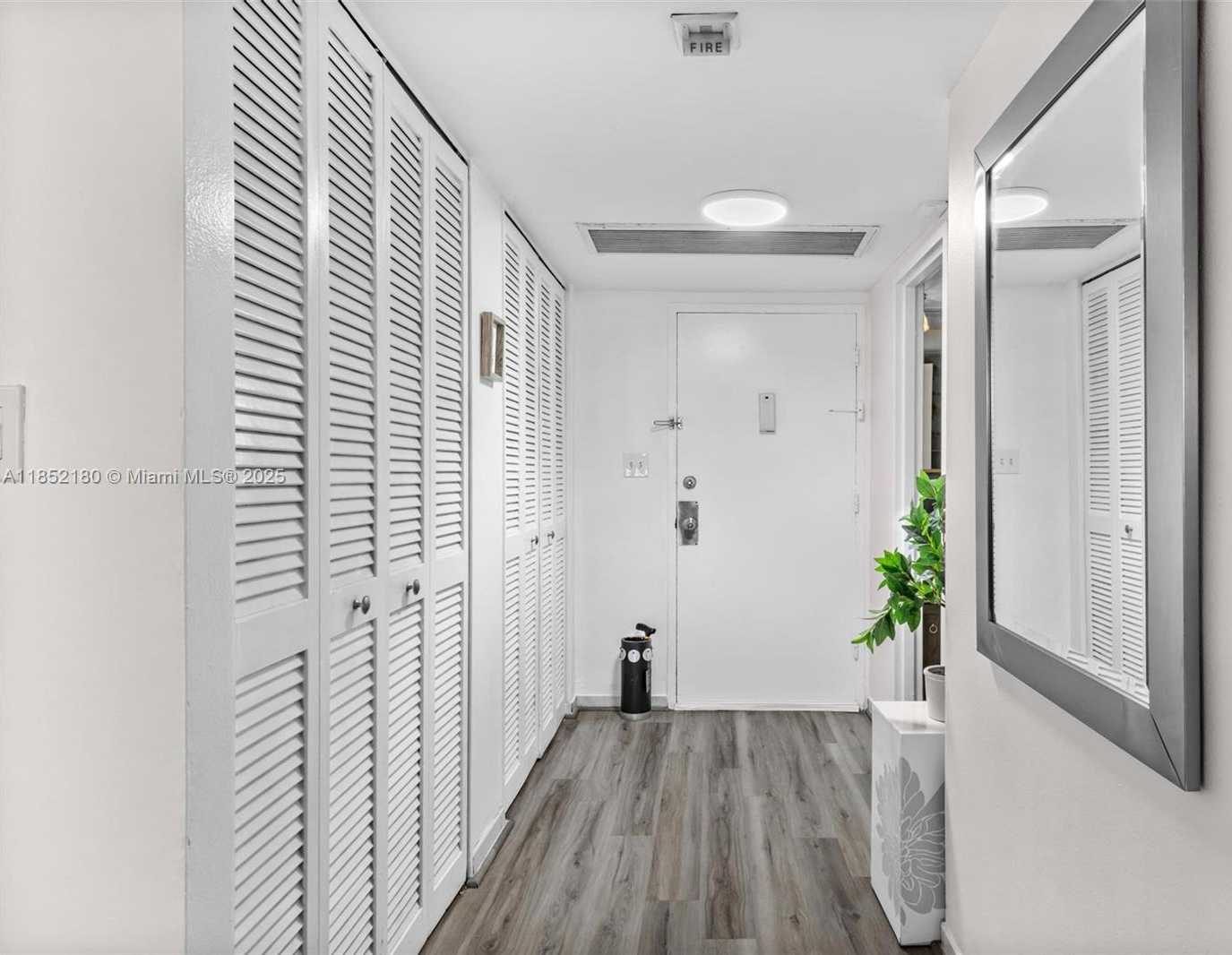Small Image of 5401 COLLINS AVE #511, Miami Beach Number 26