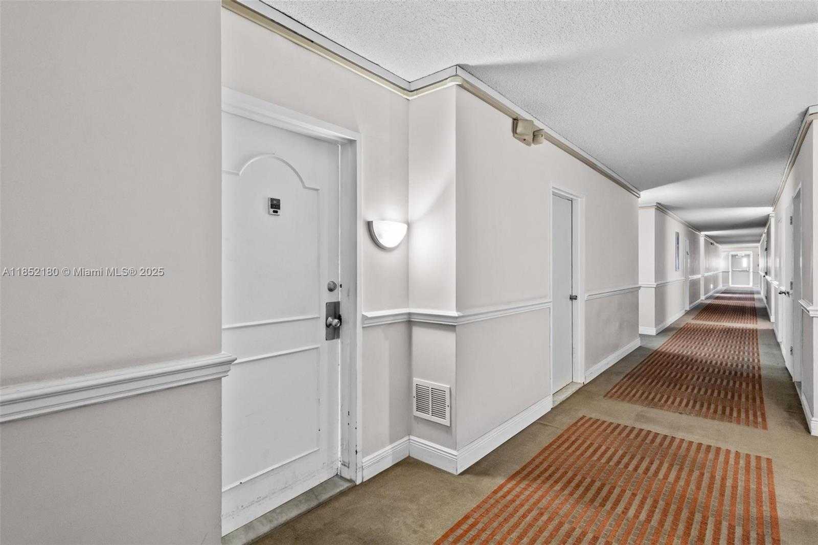 Small Image of 5401 COLLINS AVE #511, Miami Beach Number 27