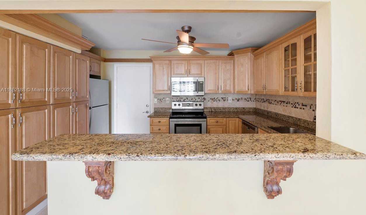 Small Image of 1401 SOUTH OCEAN DR #PH2, Hollywood Number 11