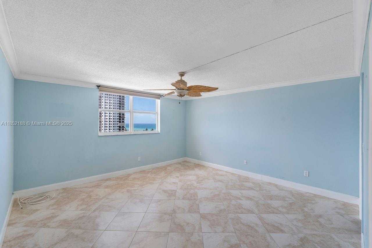 Small Image of 1401 SOUTH OCEAN DR #PH2, Hollywood Number 19