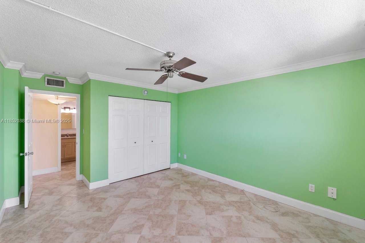 Small Image of 1401 SOUTH OCEAN DR #PH2, Hollywood Number 24